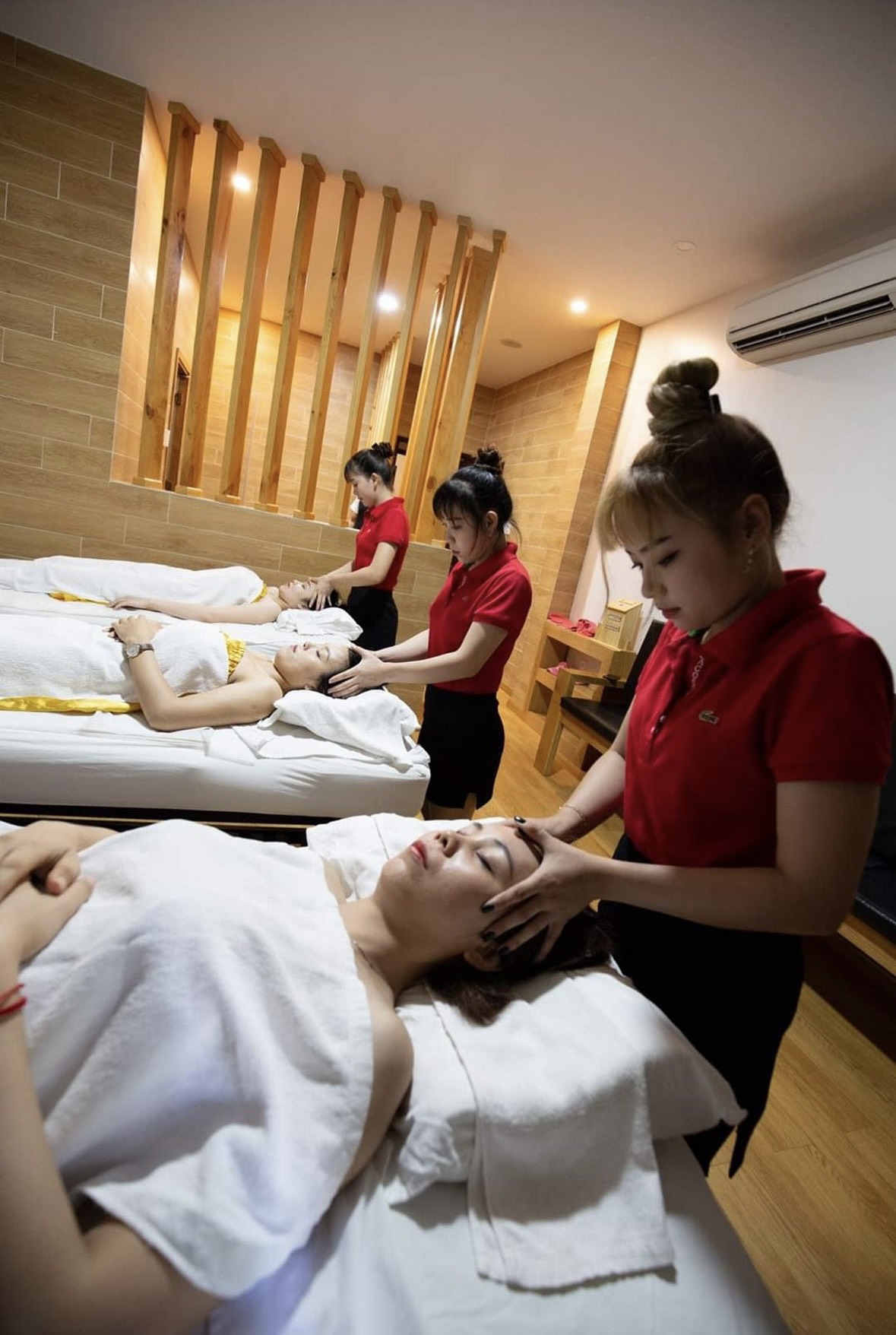 Diamond Hotel for sale, Tan Quy Ward, District 7, corner unit with 2 fronts 1