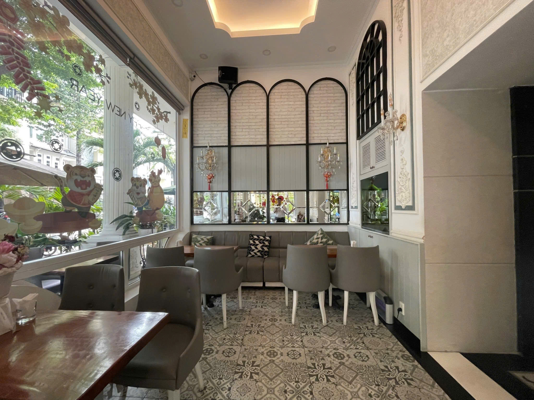 Bán hoặc cho thuê khách sạn Hưng Gia 5 Phú Mỹ Hưng, Quận 7 căn góc xây 5 tầng có 13 phòng - 203.5m2 2