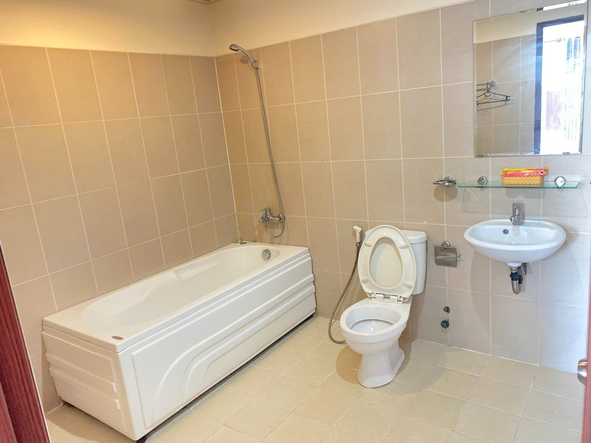 Selling or renting Nam Phuong Hoang Hau Hotel, Trung Son Residential Area, Binh Chanh has 2 frontages of 53 fully furnished rooms 4