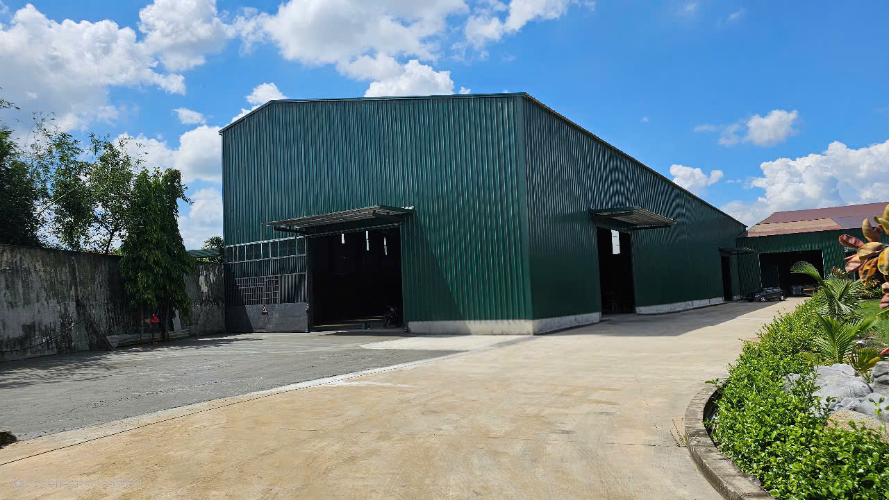 Warehouse for rent in Ben Luc Long An area with battery, fire protection to the wall – 2400m2