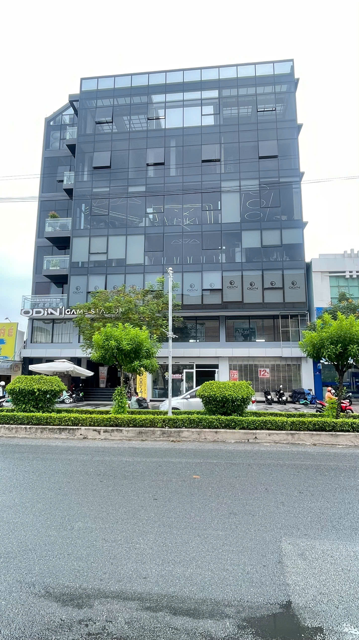 Premises for rent at 169 Nguyen Thi Thap, District 7 built on the ground floor + 1 floor opposite Lotte supermarket – 300m2 1