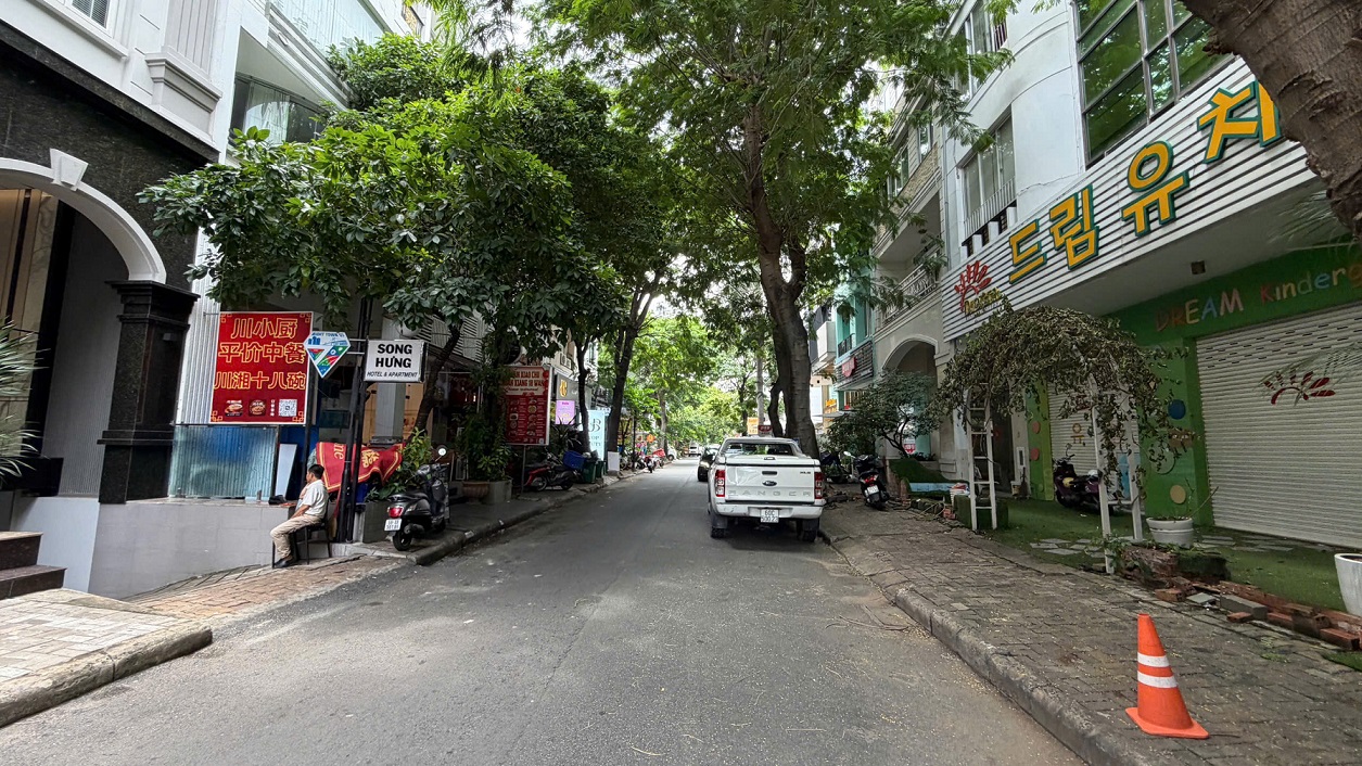 Cho thuê mặt bằng Hưng Phước 2 Phú Mỹ Hưng gồm nhà 5 tầng + 1 lô đất, gần căn góc, ngang 12m 2