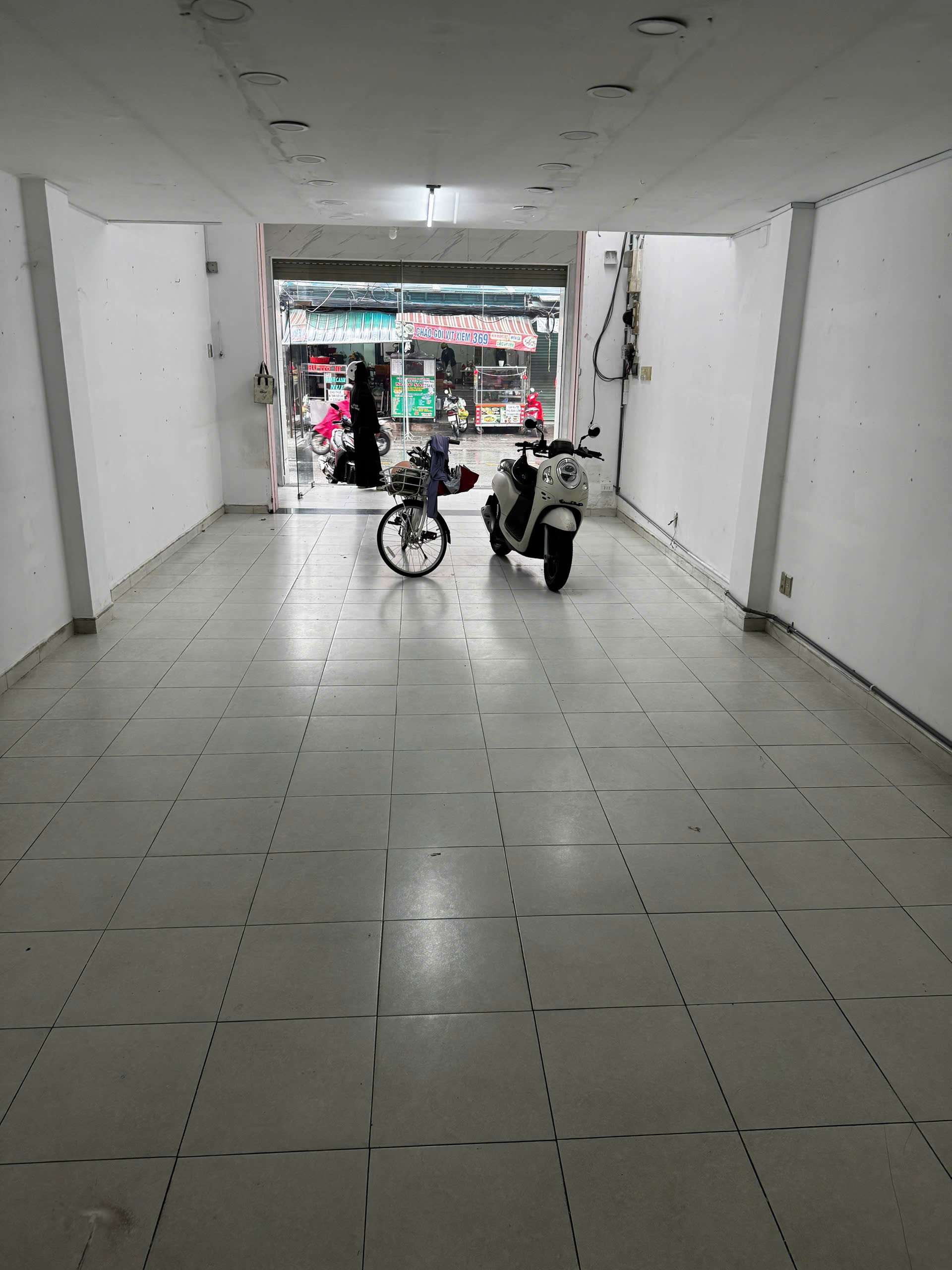 Business space for rent at 103 Lam Van Ben, District 7, empty ground floor, busy area – 63m2 4