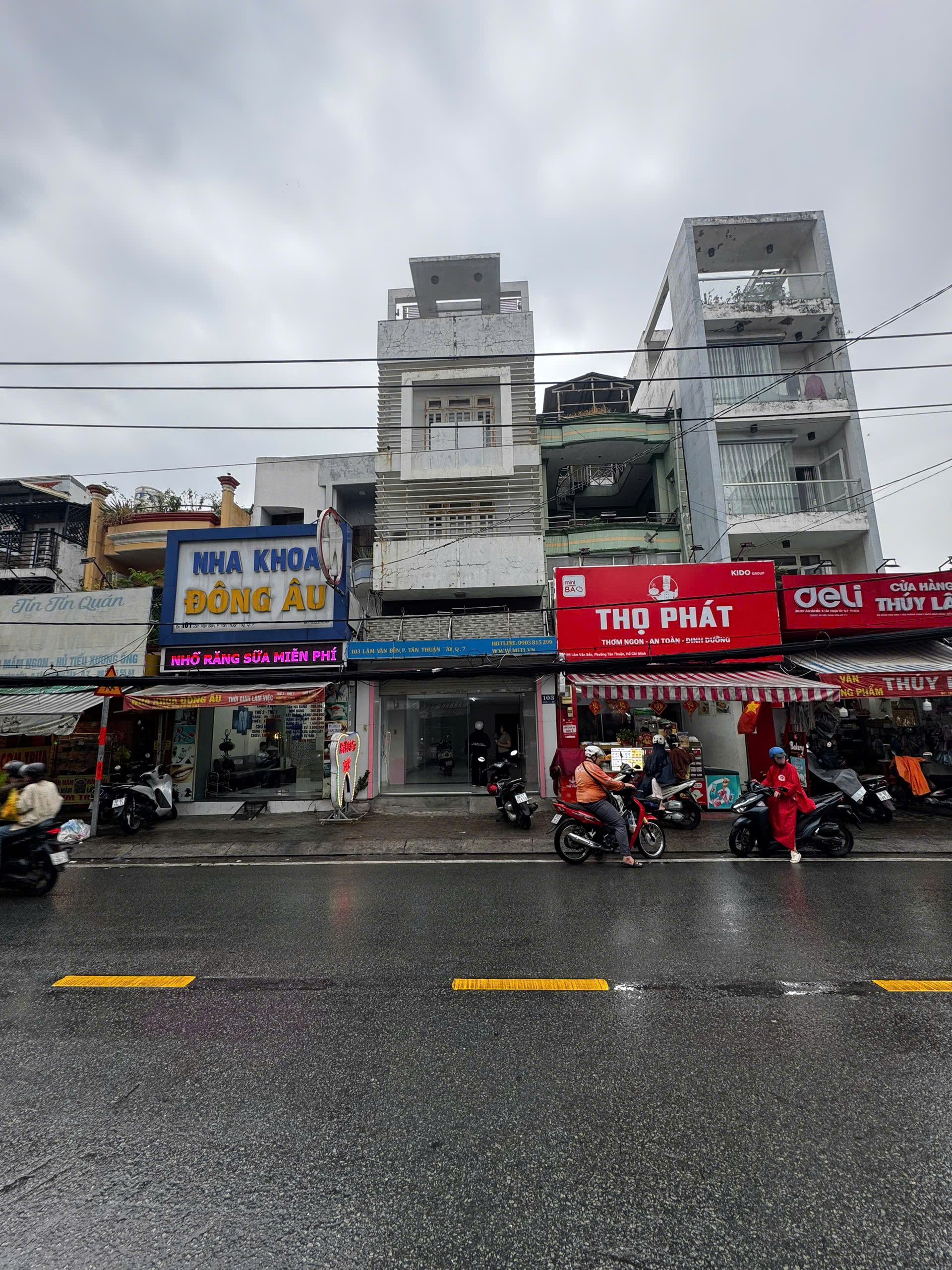 Business space for rent at 103 Lam Van Ben, District 7, empty ground floor, busy area – 63m2