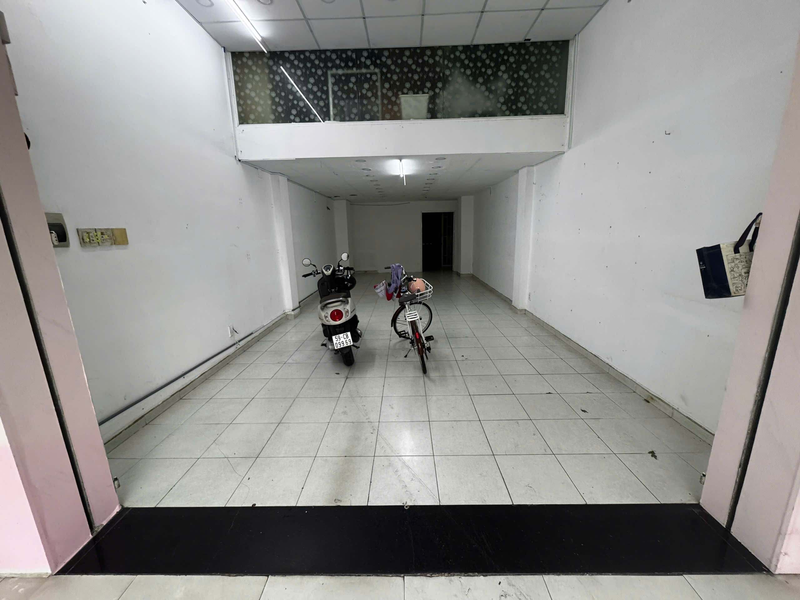 Business space for rent at 103 Lam Van Ben, District 7, empty ground floor, busy area – 63m2 2