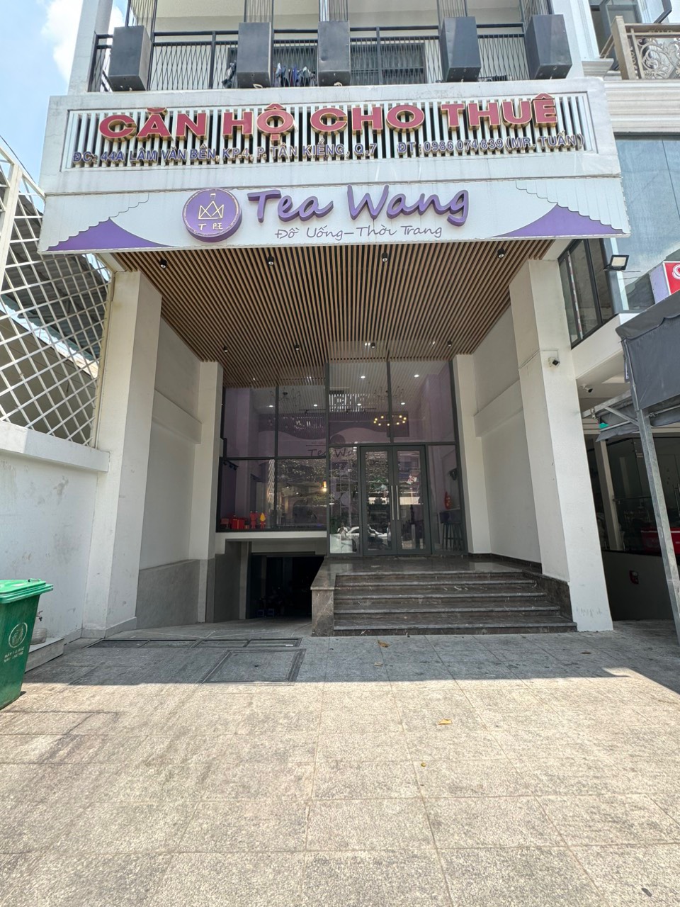 Business space for lease on the ground floor of 44A Lam Van Ben building, District 7 is vacant