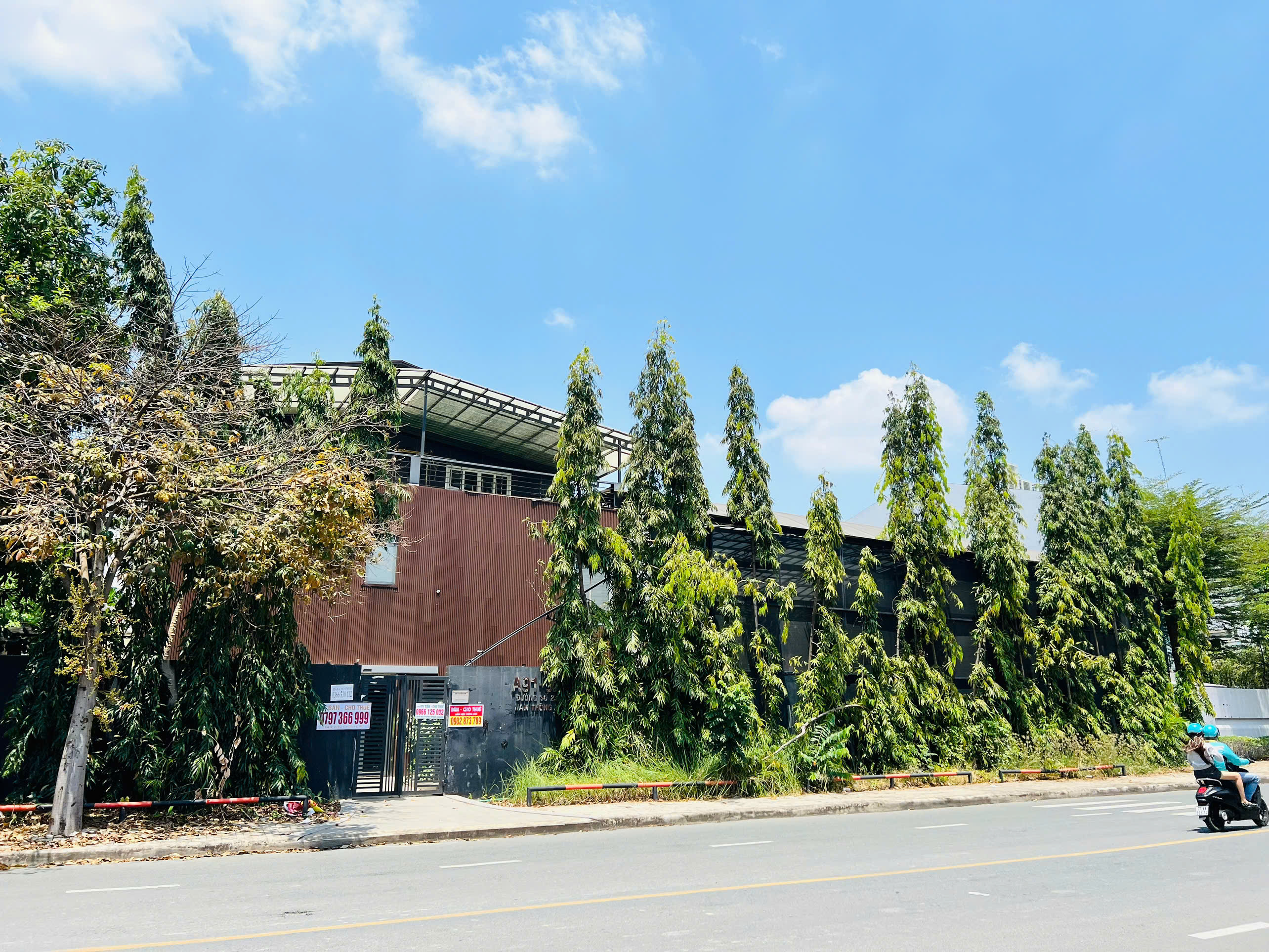 House and land for rent in Nam Thong 2 Phu My Hung, District 7 3-storey house with 6 bedrooms – 586,964m2