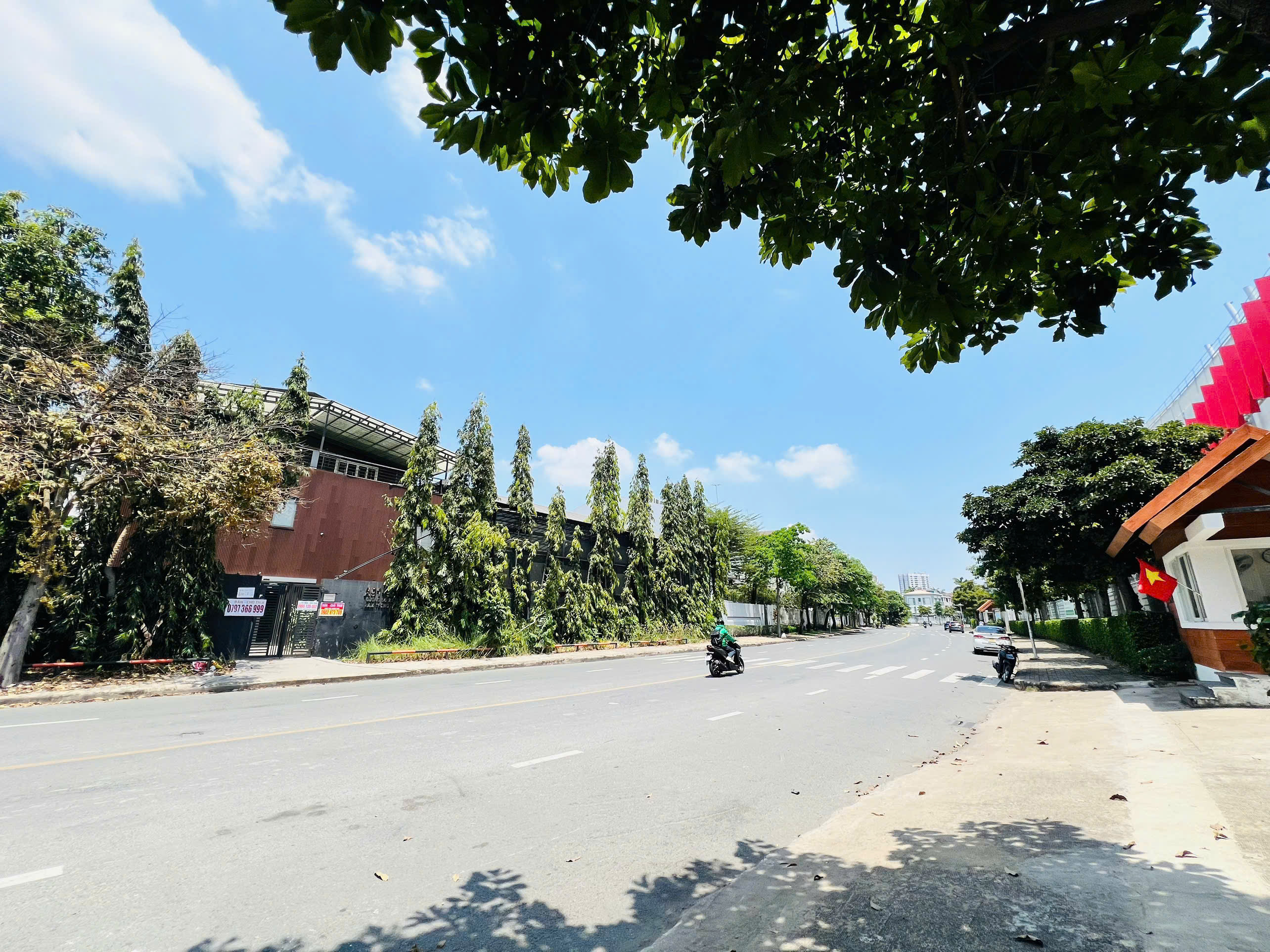 House and land for rent in Nam Thong 2 Phu My Hung, District 7 3-storey house with 6 bedrooms – 586,964m2 4