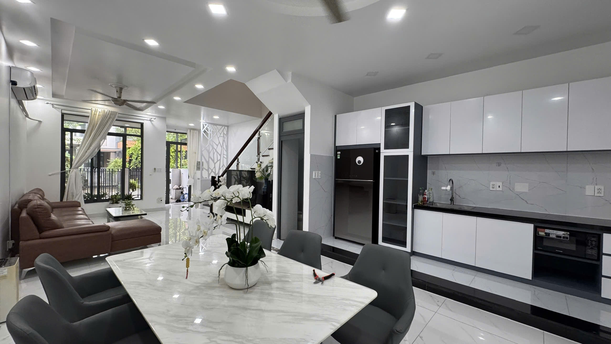 Selling Lavila Phuoc Kien, Nha Be 3-storey townhouse for rent 27 million/month – 96.8m2 4