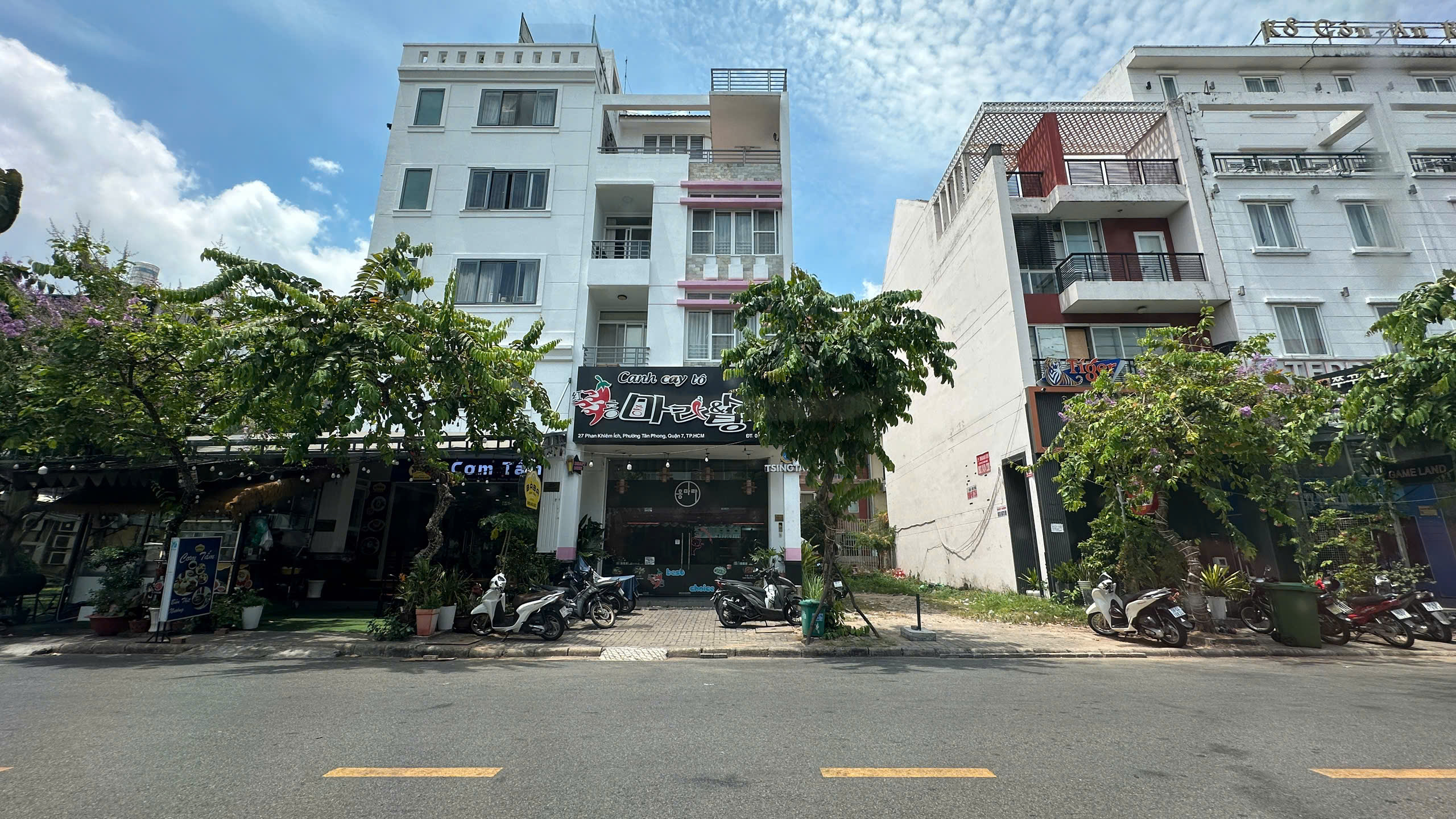 House for sale in front of 27 Phan Khiem Ich Phu My Hung, District 7 building 5 floors for rent 2200usd – 111m2