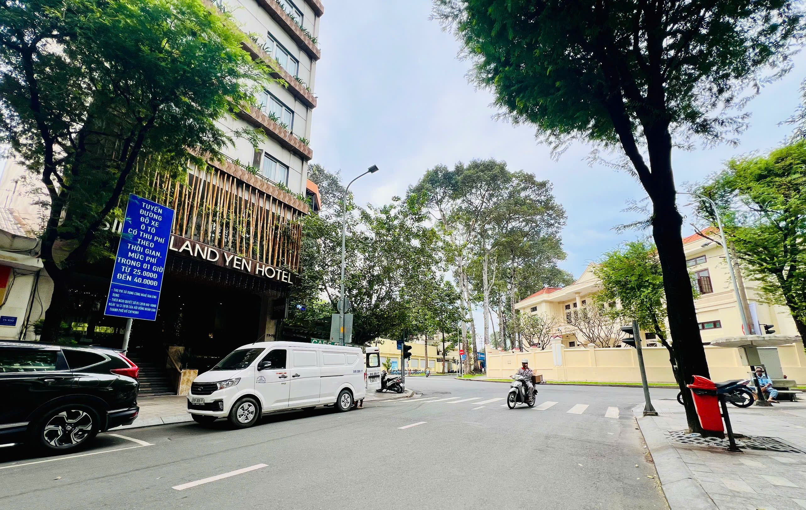 Cho thuê nhà mặt tiền 71 Thủ Khoa Huân, Phường Bến Thành, Quận 1 xây trệt + lửng – 92m2 4