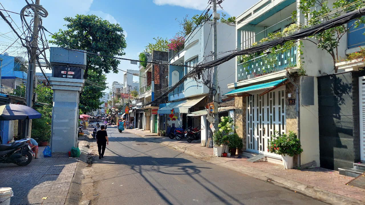 Cho thuê nhà mặt tiền kinh doanh 97 Phong Phú, Phường 11, Quận 8 xây 2 tầng có 5 phòng ngủ – 70m2 1