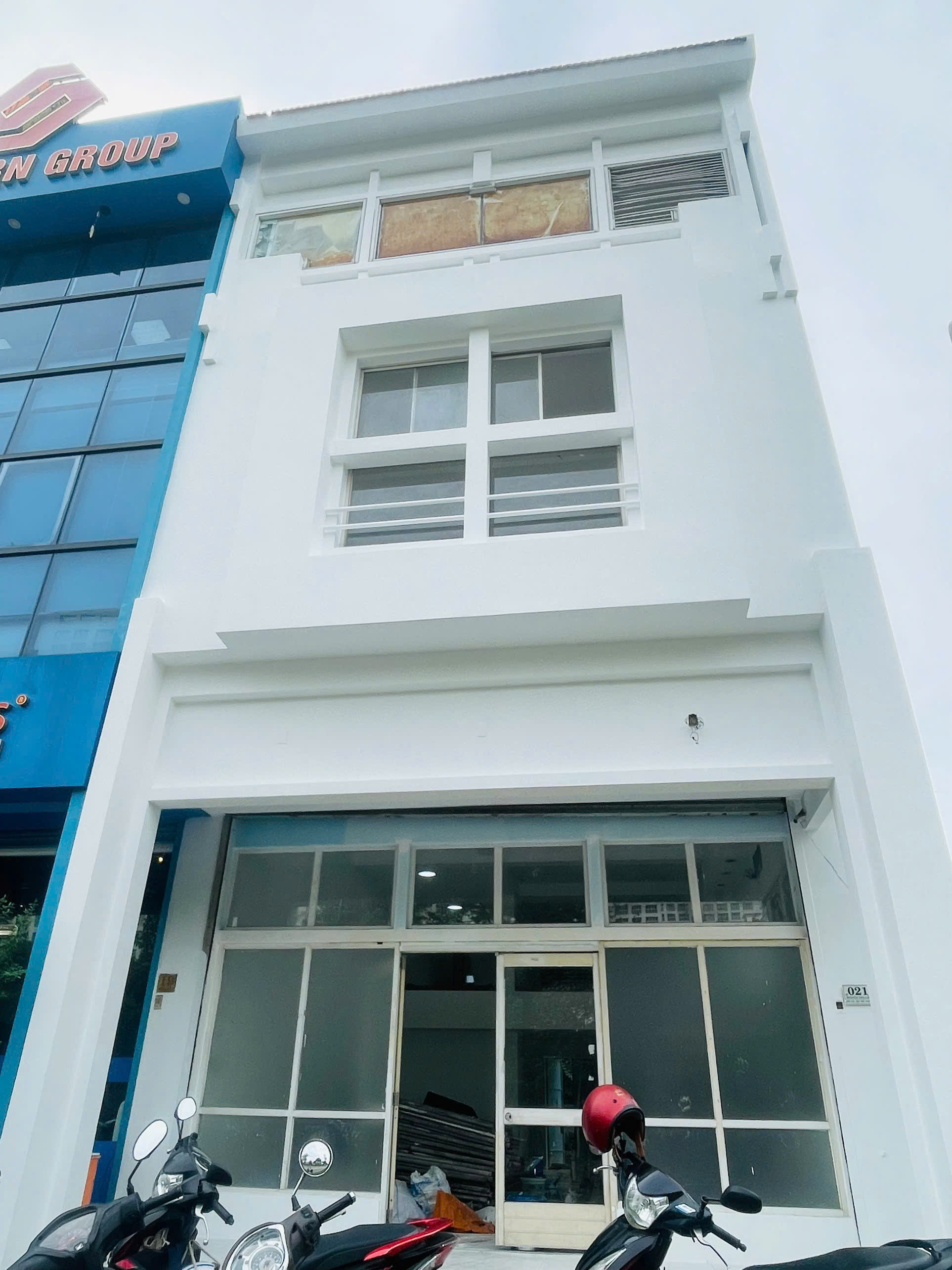 Cho thuê nhà mặt tiền Nguyễn Văn Linh, Phú Mỹ Hưng, Quận 7 xây 5 tầng hướng Bắc 4