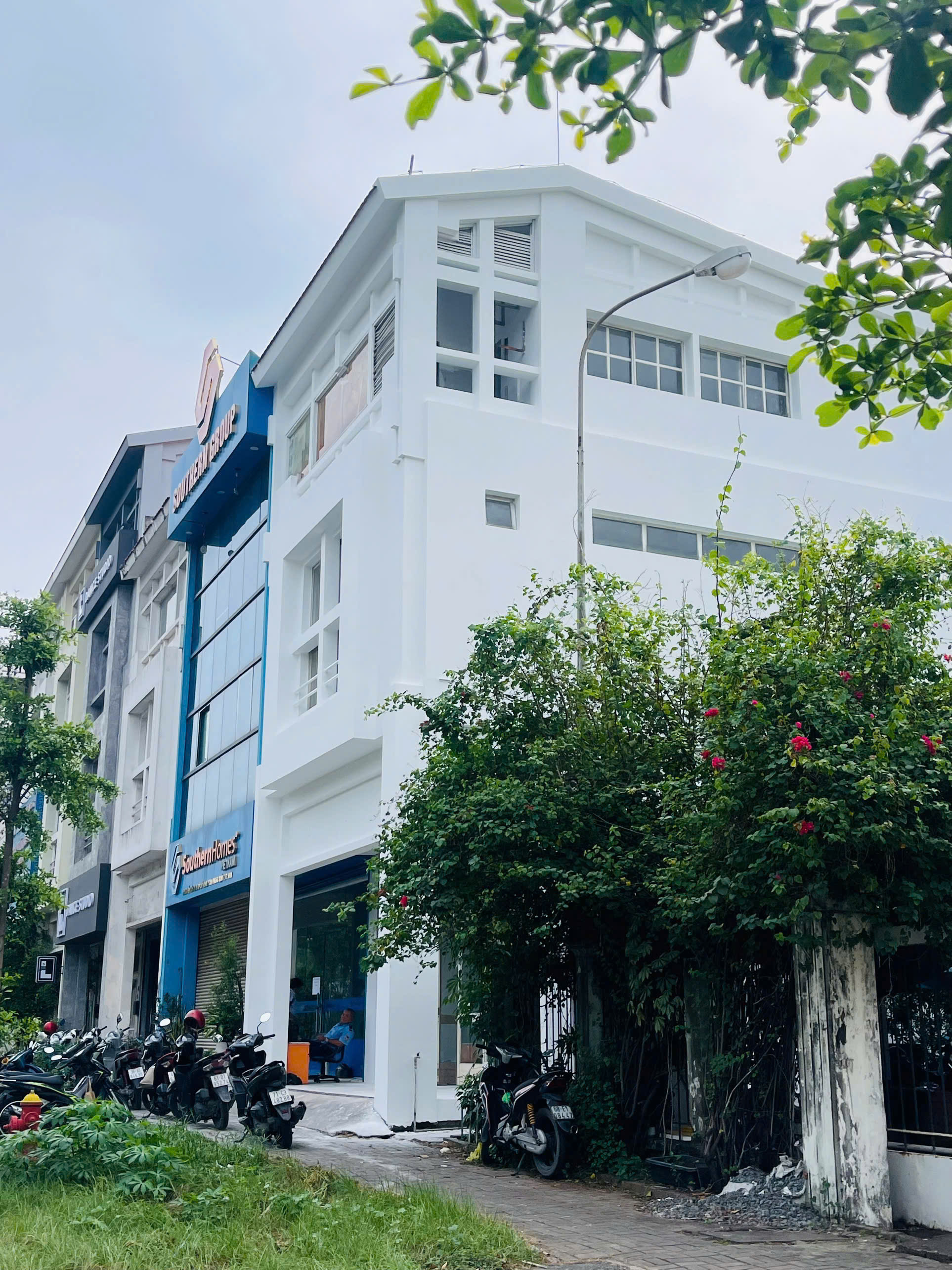 Cho thuê nhà mặt tiền Nguyễn Văn Linh, Phú Mỹ Hưng, Quận 7 xây 5 tầng hướng Bắc 3