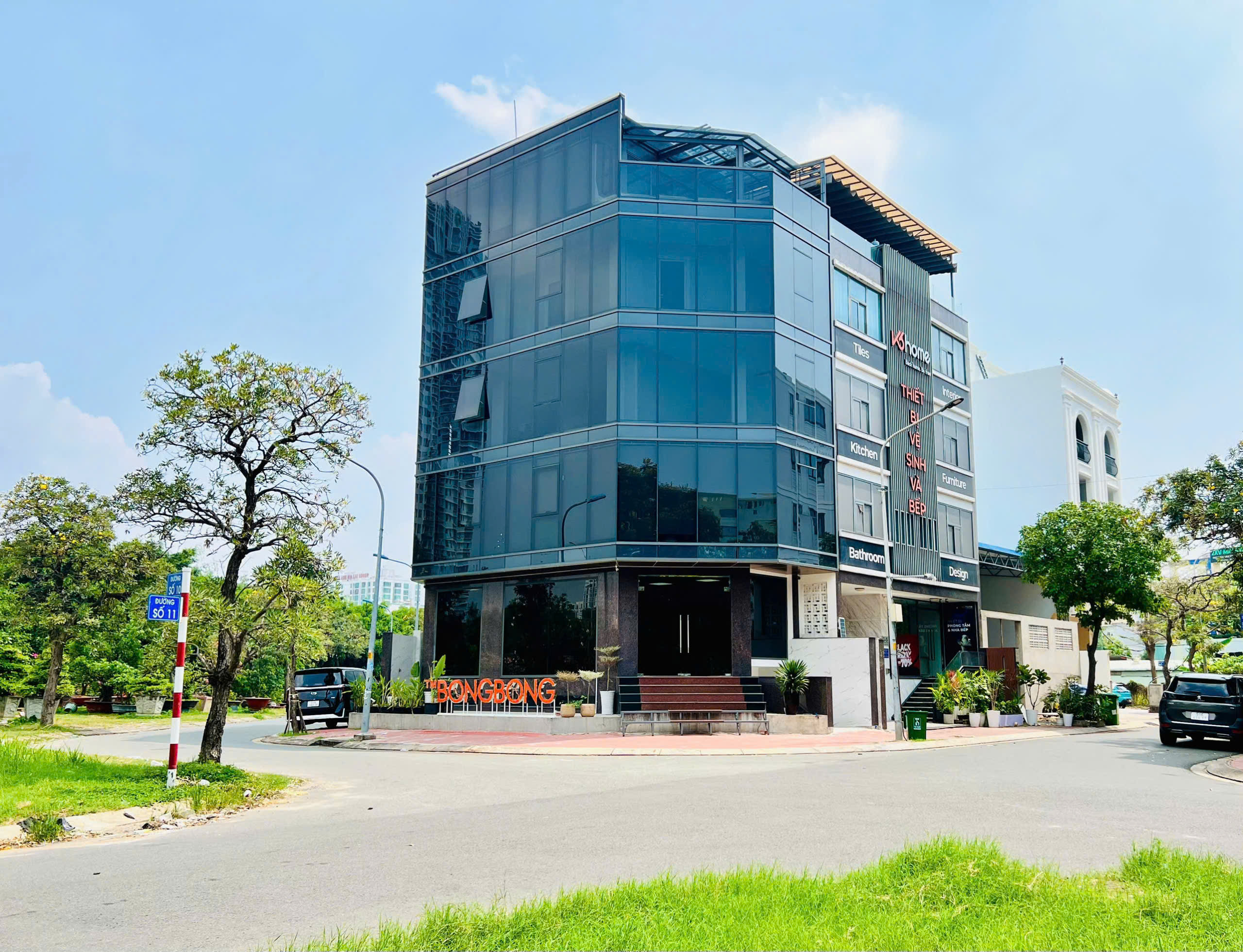 Cho thuê nhà mặt tiền KDC Kim Sơn, Quận 7 căn góc 3 mặt tiền đường số 10 và 11 xây 7 tầng – 135m2