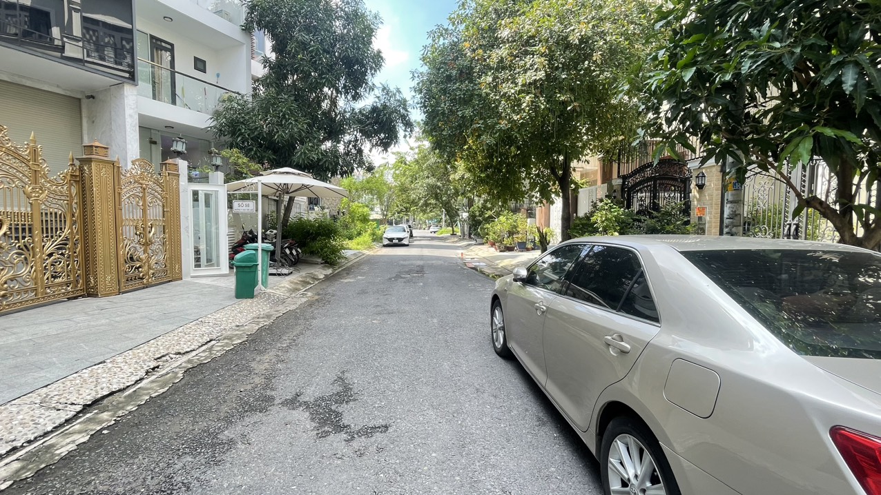 House for rent with 2 facades D1 and No. 11 Him Lam, District 7 with basement + 4 floors, elevator 6