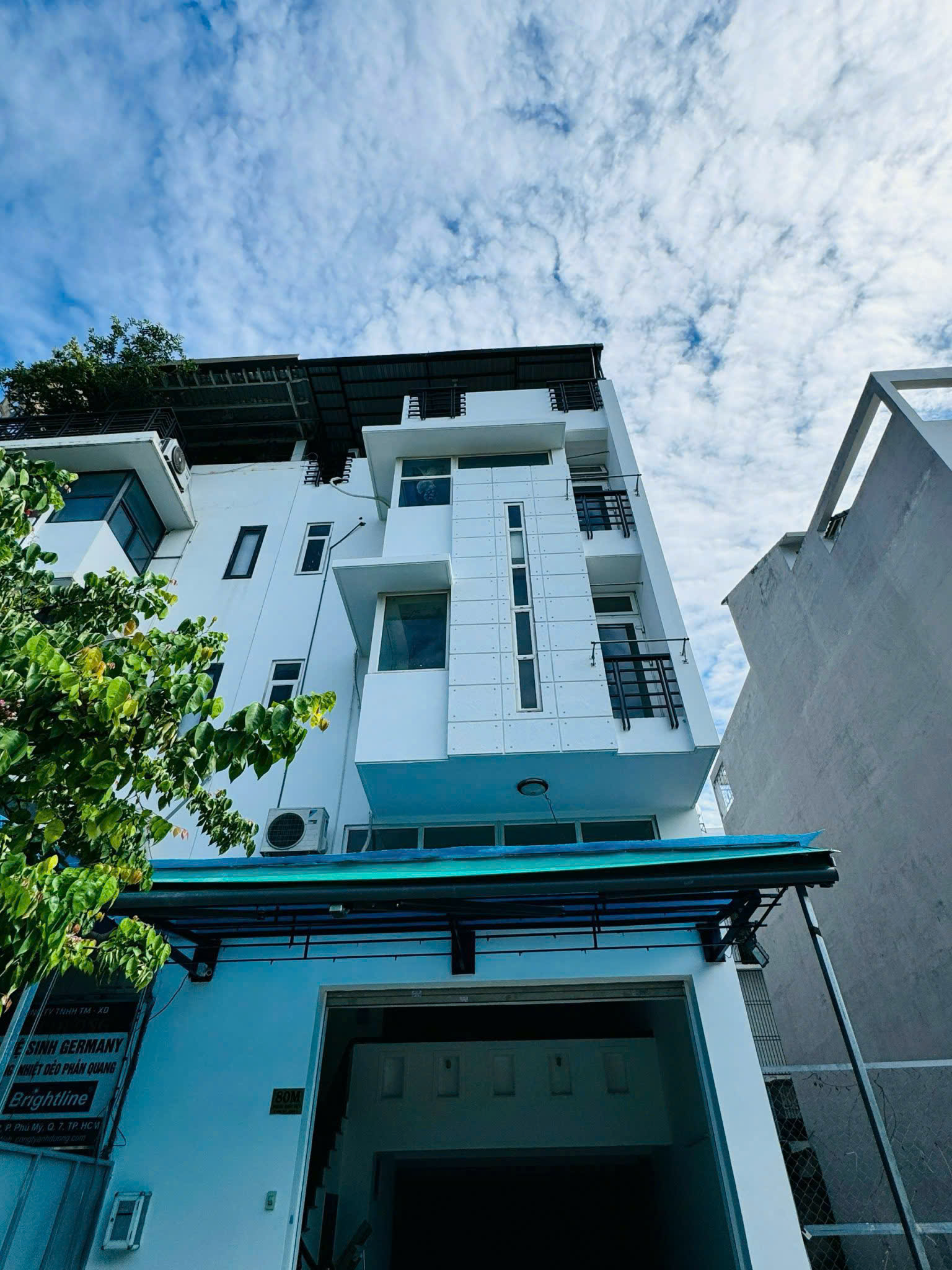 Bán nhà mặt tiền đường Hoàng Quốc Việt, Quận 7 xây trệt + 3 lầu đang cho thuê 55 triệu/tháng