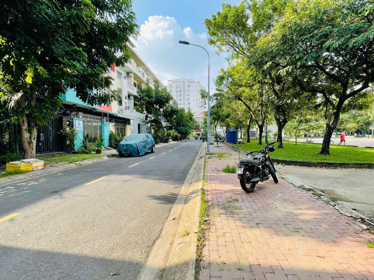 House for sale in front of Him Lam 6A area, District 7 built 4 floors with a direct view of the extremely airy park 8