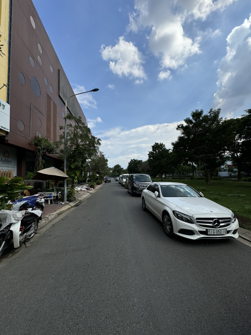 Front house for rent in Kim Son area, Nguyen Huu Tho, District 7 with basement + mezzanine + 3 floors, elevator 10