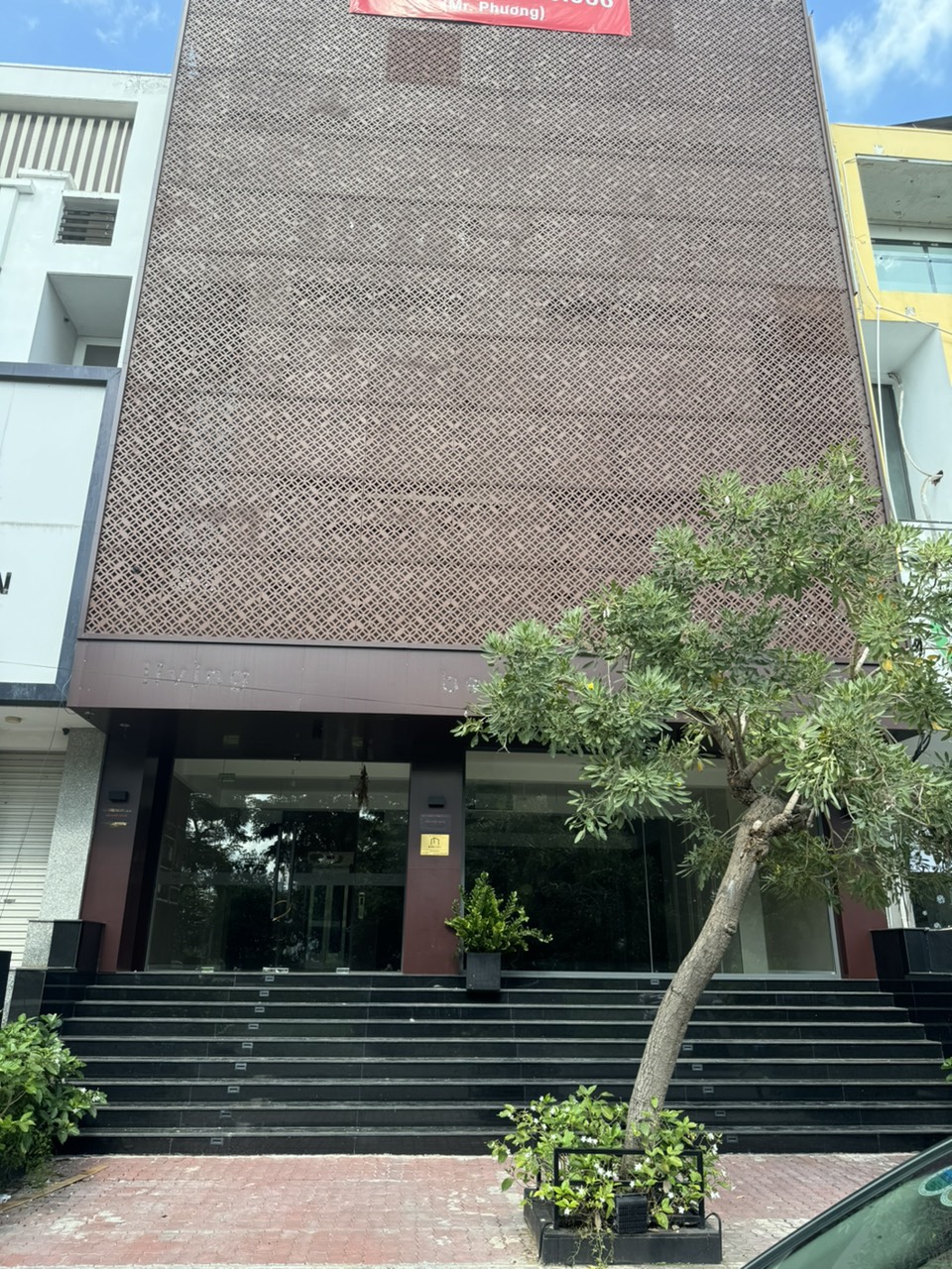 Front house for rent in Kim Son area, Nguyen Huu Tho, District 7 with basement + mezzanine + 3 floors, elevator 9