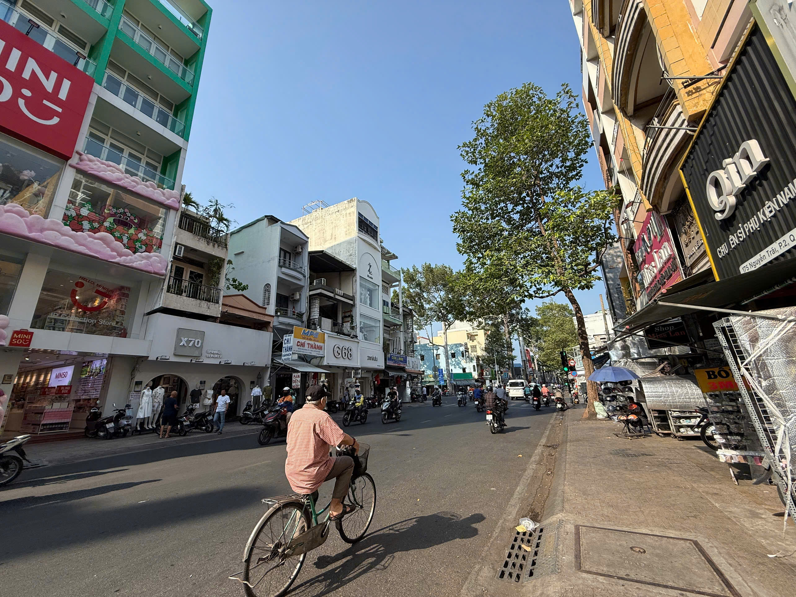 House for rent in front of Nguyen Trai, Ward 3, District 5 with 7 floors with elevator – 122.4m2 1
