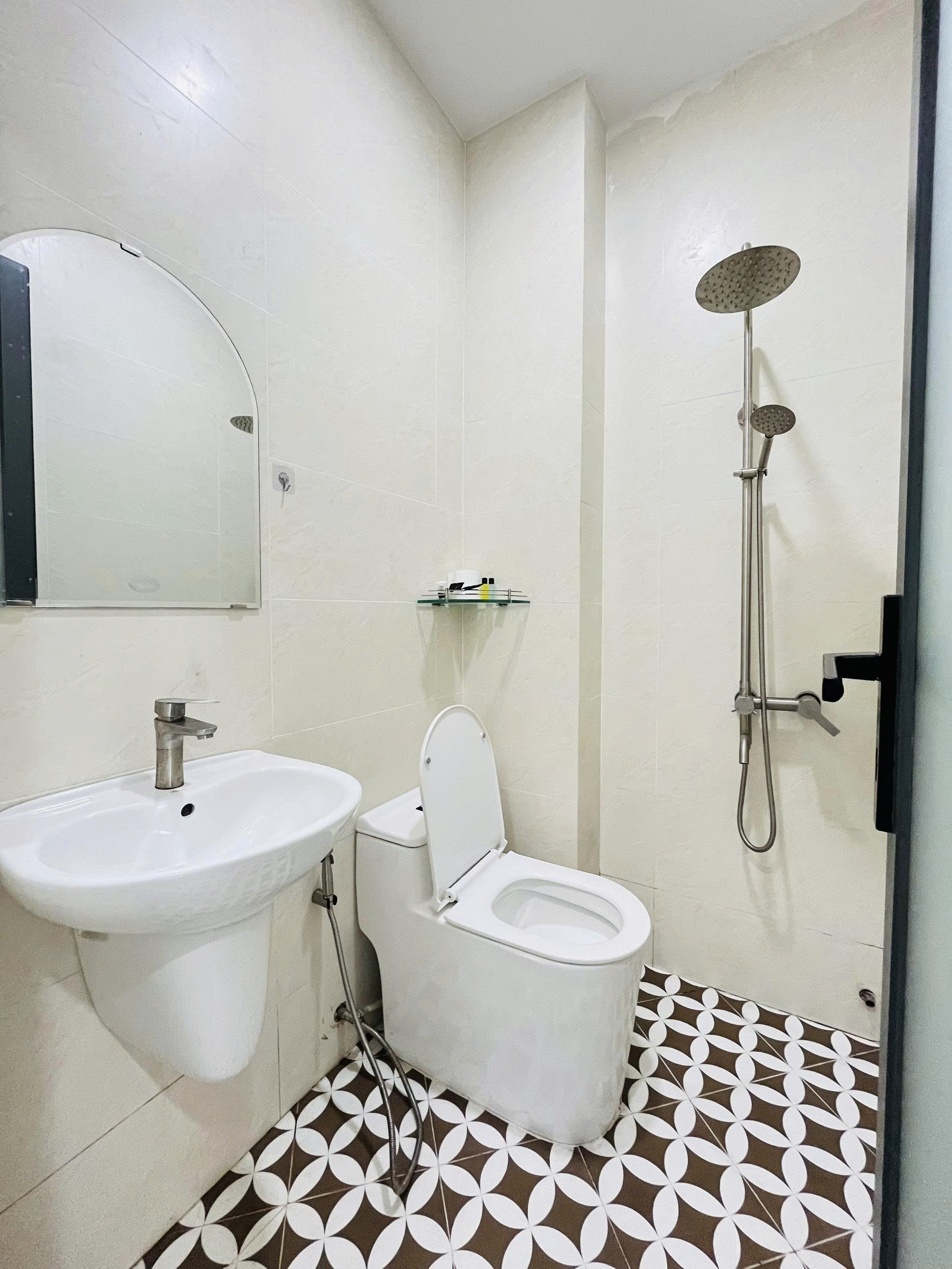 Bán nhà mặt tiền đường 3 tháng 2 Quận 11 xây 6 tầng đang cho thuê 20 triệu/tháng – 24m2 9