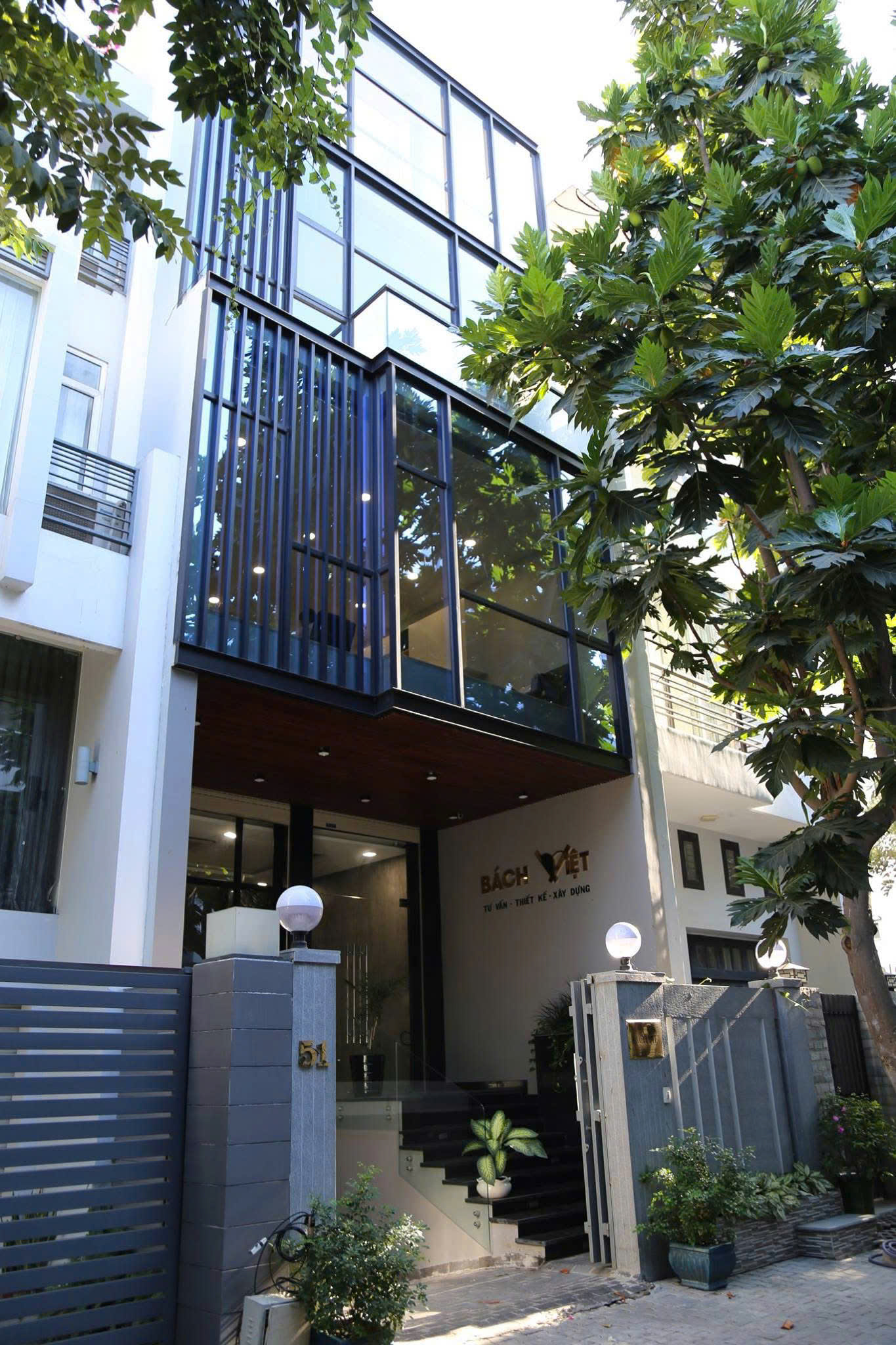 Cho thuê nhà phố đường số 7 KDC Phú Mỹ, Quận 7 xây 5 tầng có hầm thang máy – 126m2