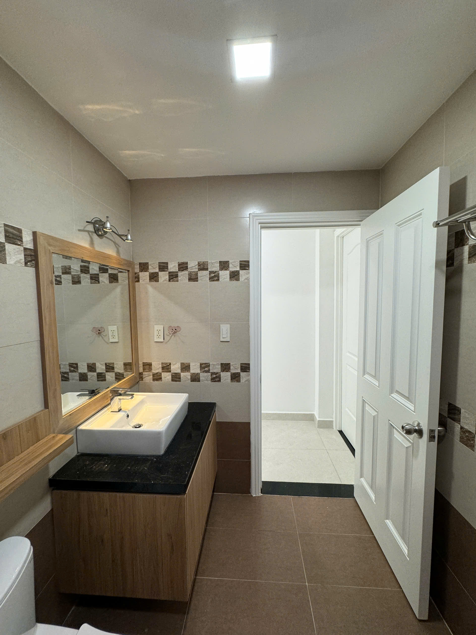 Townhouse for sale near Tan My Market, District 7, new house with 4 bedrooms 8