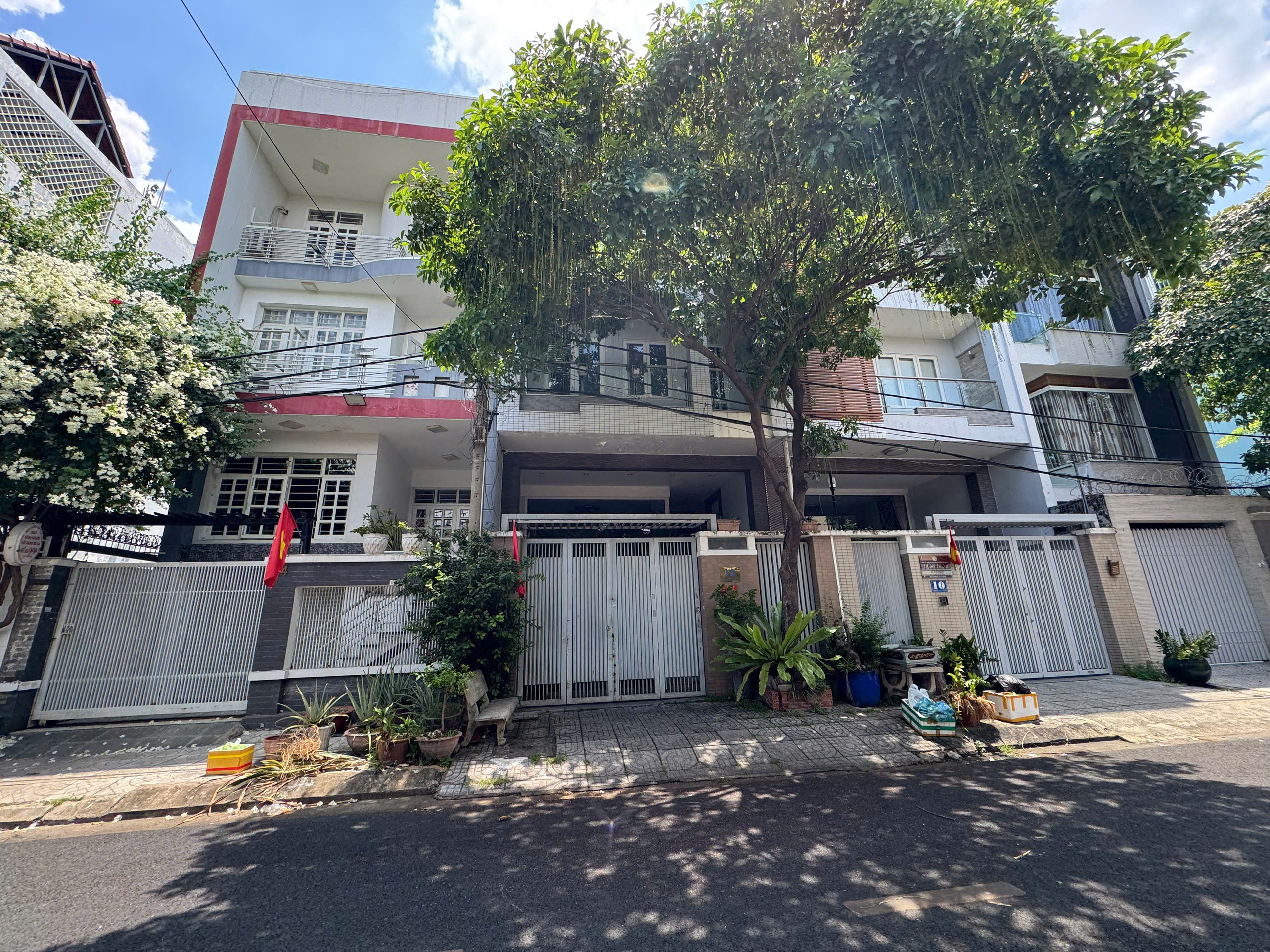 Townhouse for sale in Trung Son residential area, Binh Chanh with 6 floors with fully furnished basement – 120m2