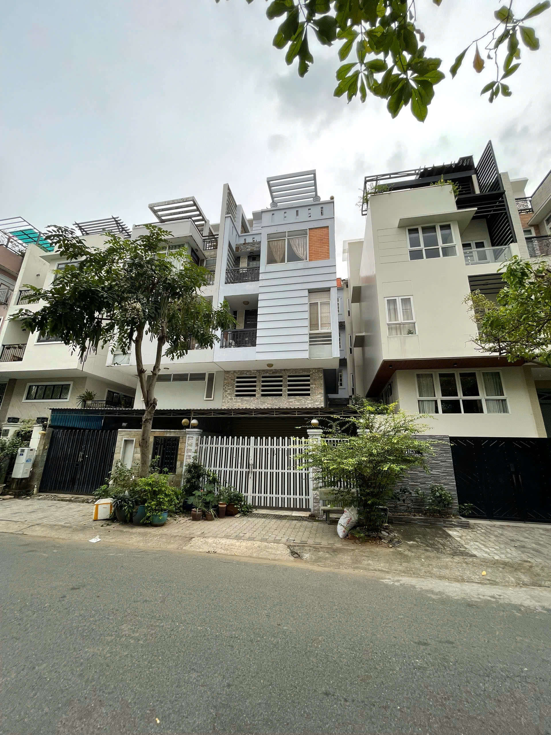 Townhouse for sale on street No. 7 Phu My Residential Area, Van Phat Hung, District 7 adjacent to Phu My Hung 1