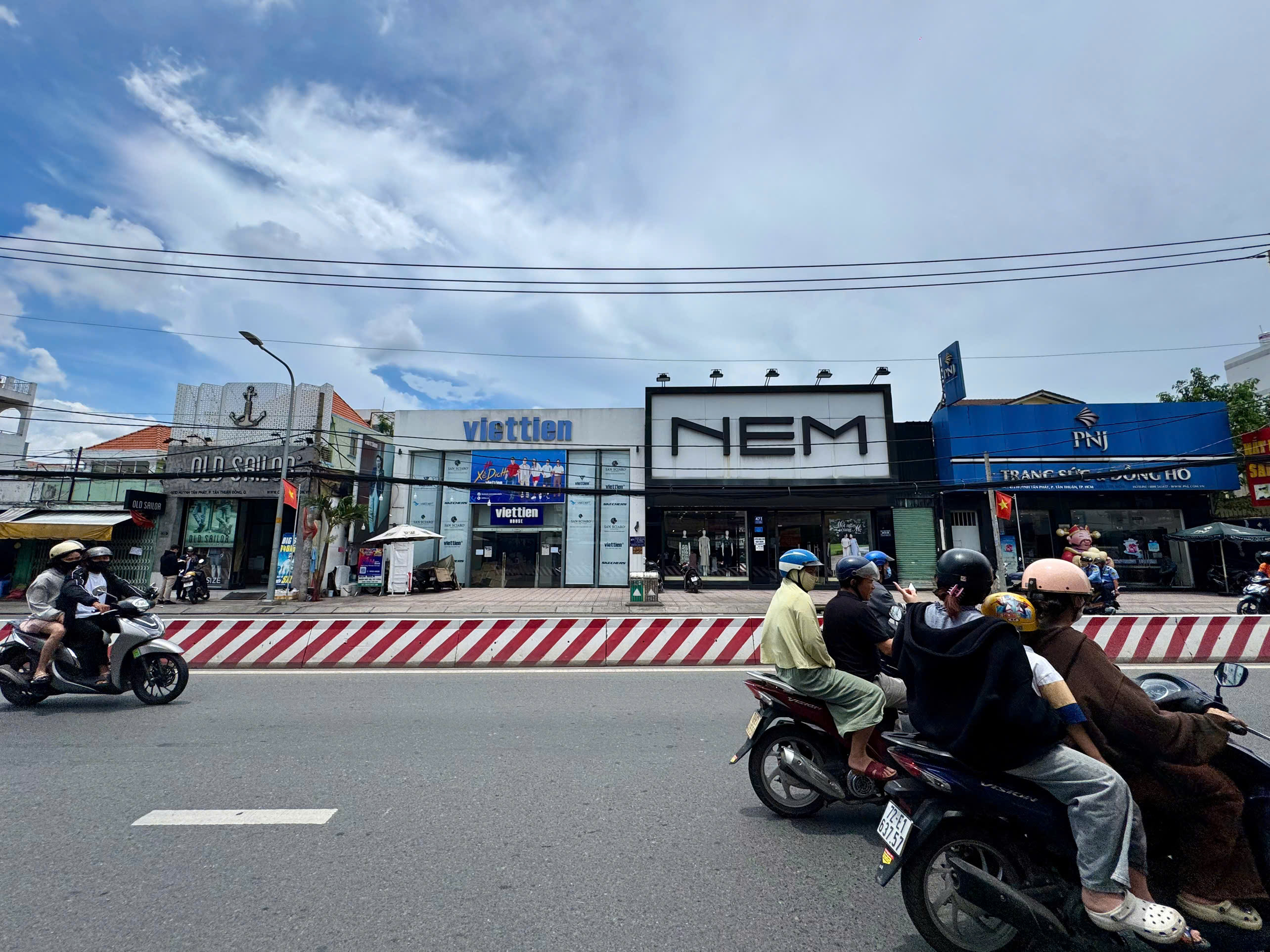 Cho thuê nhà mặt tiền kinh doanh Huỳnh Tấn Phát Phường Phú Thuận, Hồ Chí Minh diện tích lớn – 1080m2 9