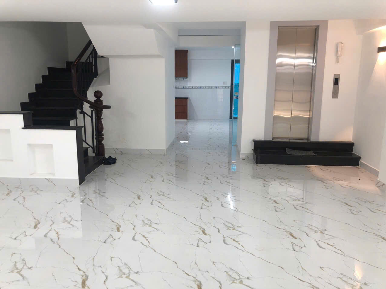 Bán nhà phố kinh doanh khu R4-87 Hưng Phước 3 Phú Mỹ Hưng xây 5 tầng có thang máy – 111m2 2