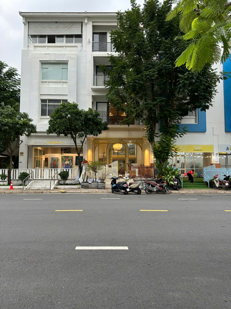 Bán nhà phố kinh doanh Mỹ Kim 3 Phú Mỹ Hưng Quận 7 xây 5 tầng có HD thuê trên 50 triệu/tháng – 111m2 1