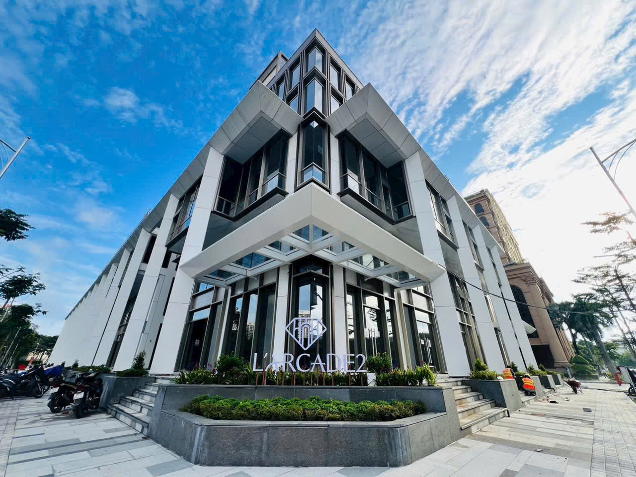Bán hoặc cho thuê nhà phố Larcade 2 Phú Mỹ Hưng, Quận 7 căn góc xây hầm + 5 tầng – 434.75m2 2