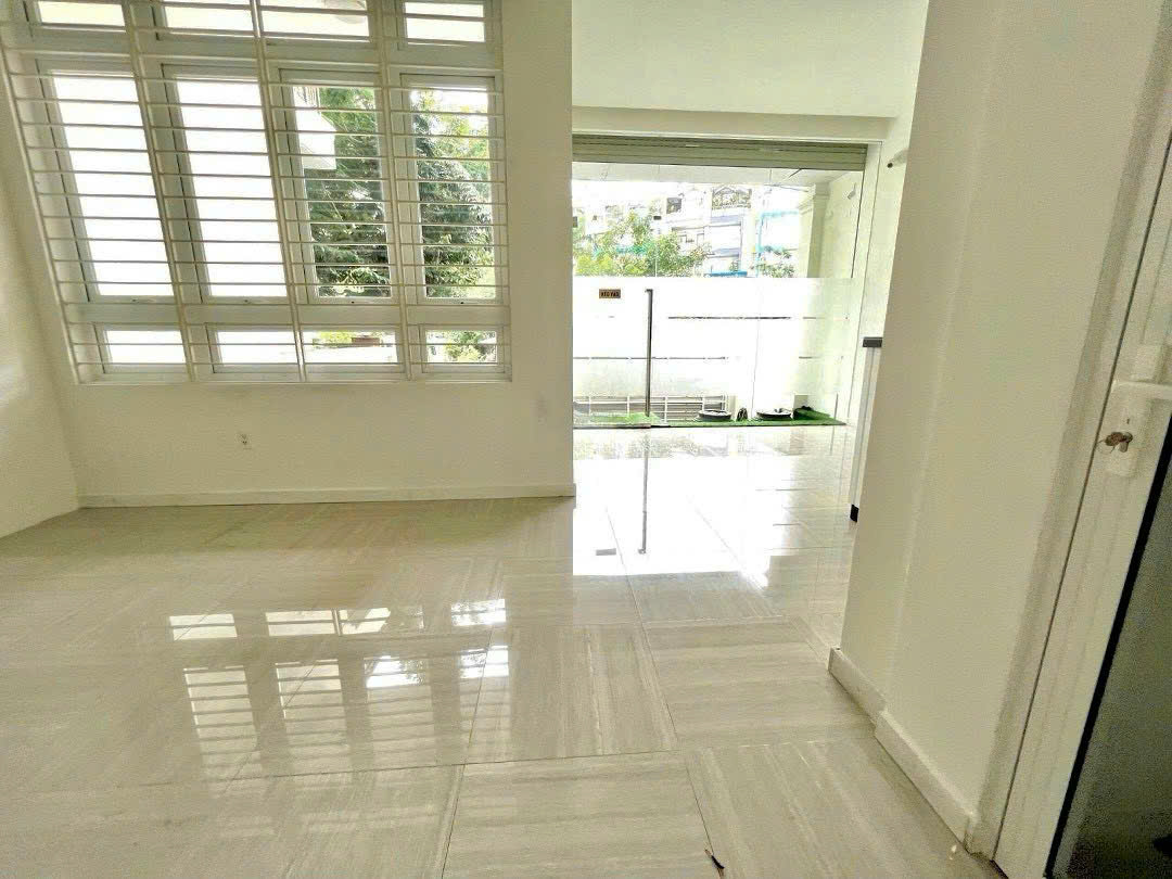 Townhouse for rent adjacent to Him Lam Residential Area, District 7 with 5 floors + elevator, automatic sliding door 6