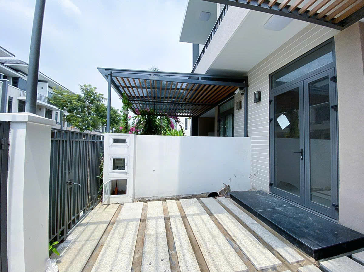 Bán nhà liền kề Lavila Nhà Bè đường Nguyễn Hữu Thọ nhà thô xây trệt + 2 lầu – 96.8m2 2