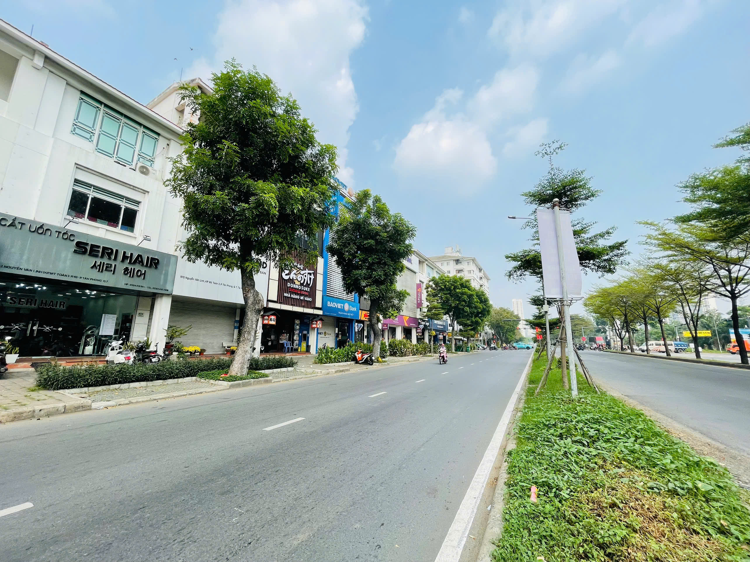 Selling or renting My Toan townhouse 3 Phu My Hung, District 7 in front of Nguyen Van Linh next to the park 4
