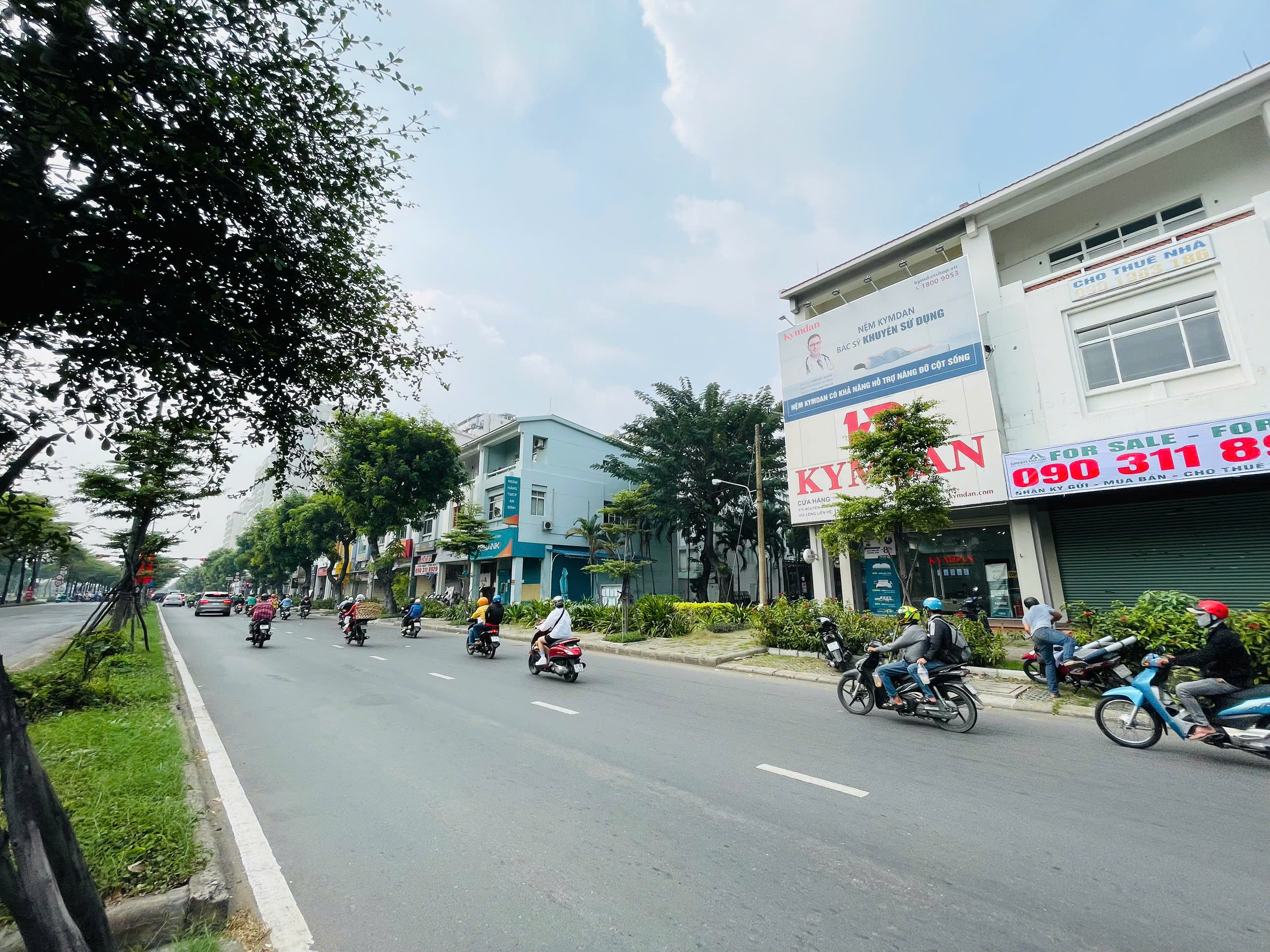 Selling or renting My Toan townhouse 3 Phu My Hung, District 7 in front of Nguyen Van Linh next to the park 2