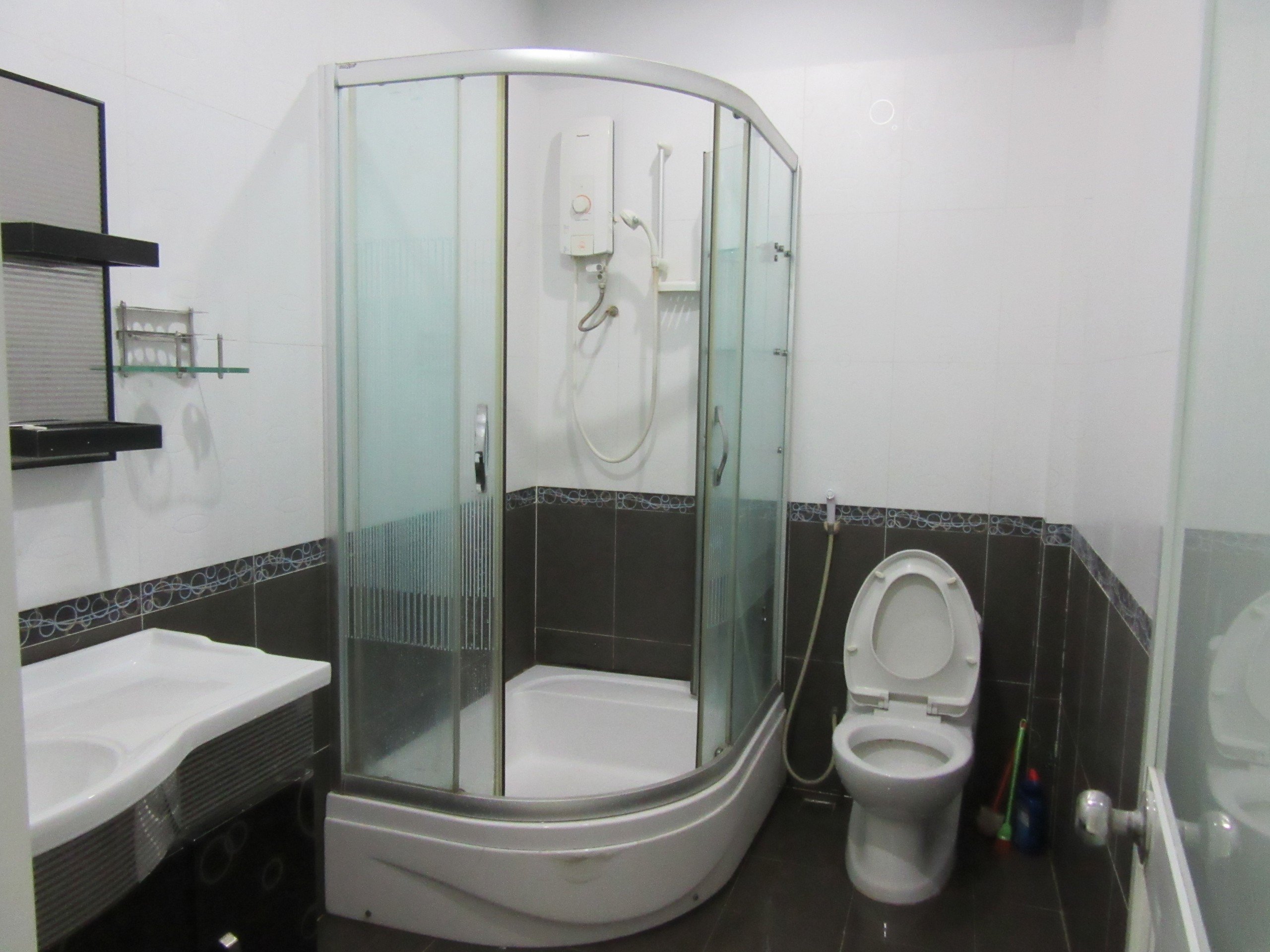 House for rent in Phan Huy Thuc, Tan Kieng, District 7 with 4 bedrooms fully air-conditioned 8