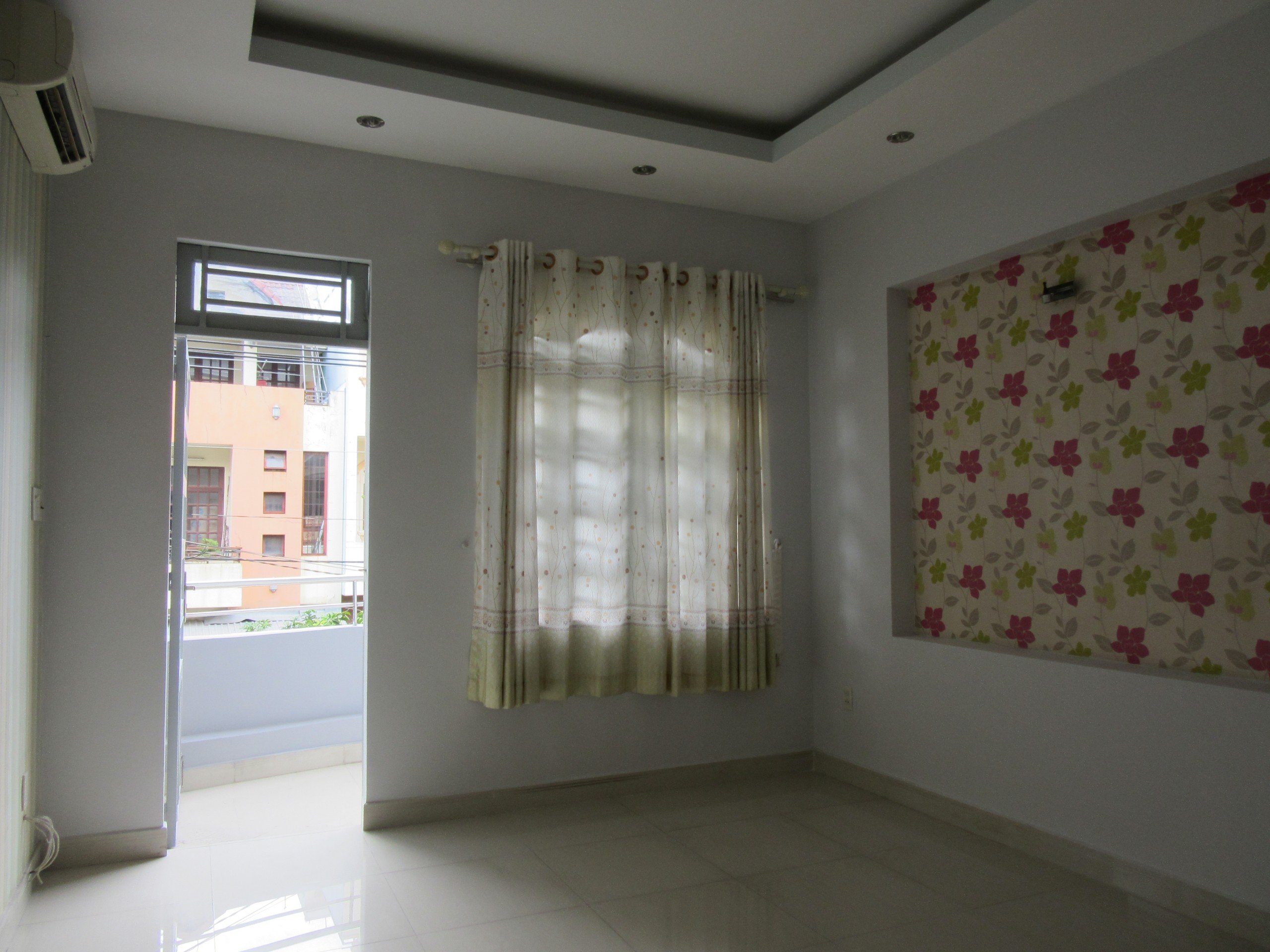 House for rent in Phan Huy Thuc, Tan Kieng, District 7 with 4 bedrooms fully air-conditioned 5
