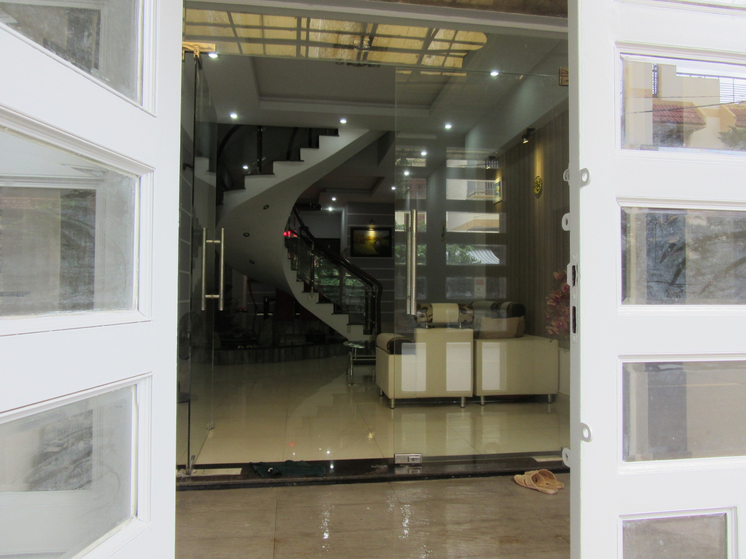 House for rent in Phan Huy Thuc, Tan Kieng, District 7 with 4 bedrooms fully air-conditioned 1