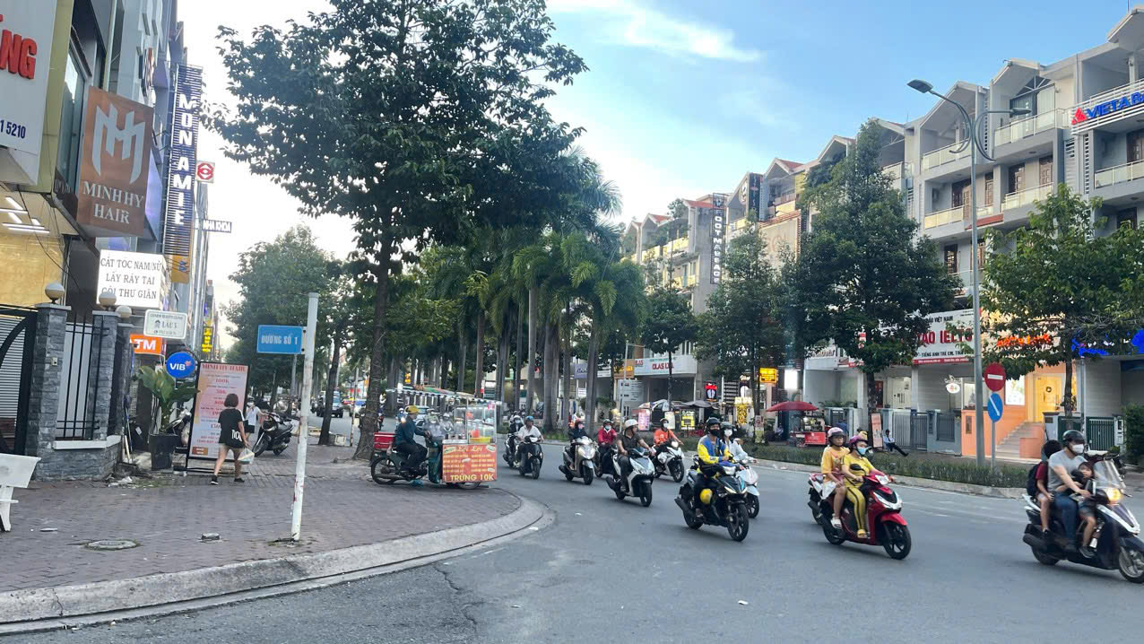 House for rent in front of No. 4 Nguyen Thi Thap Him Lam Residential Area, District 7 with 6 floors with elevator basement – 100m2 2