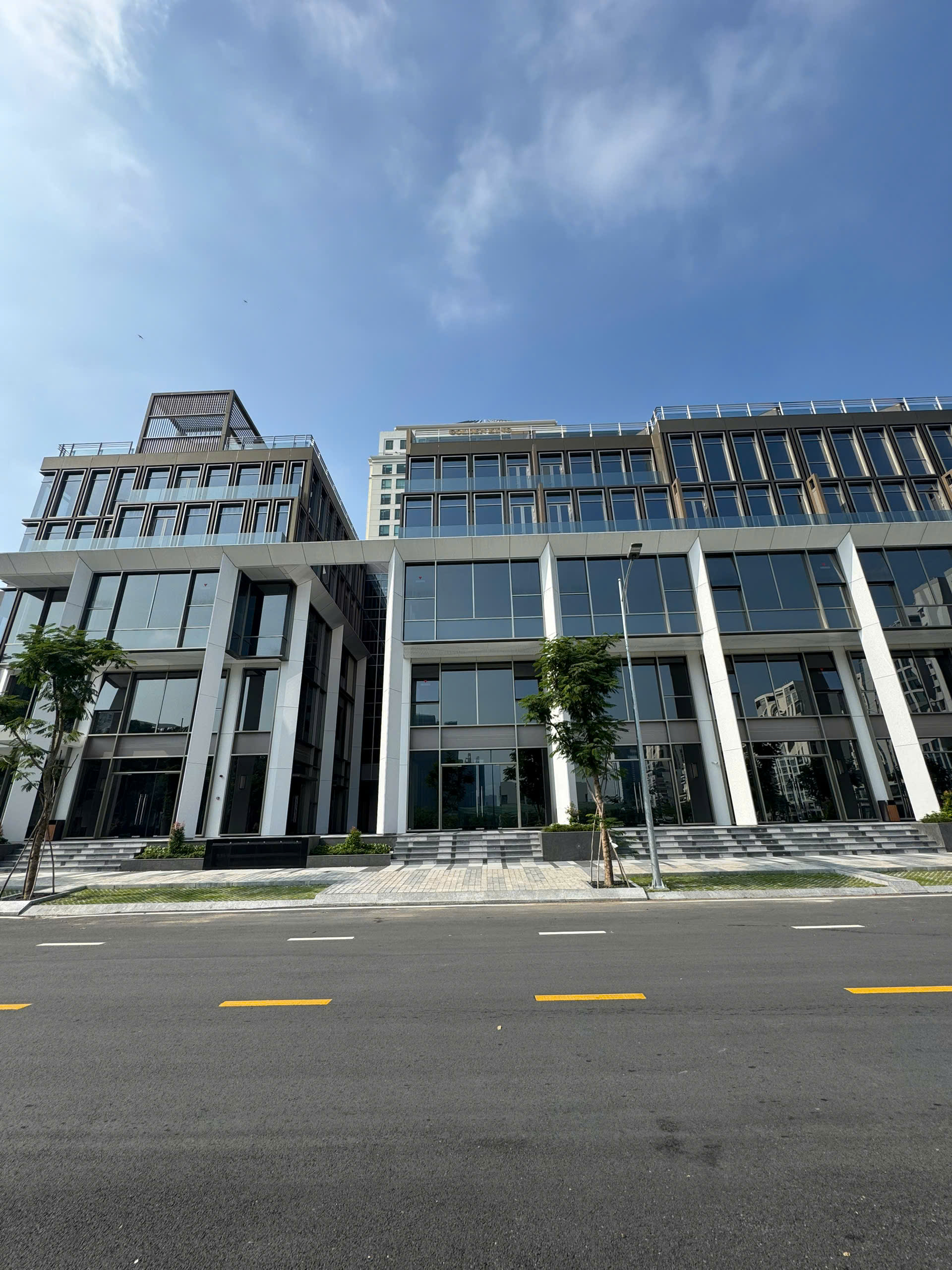 Bán nhà phố thương mại Larcade Phú Mỹ Hưng, Quận 7 căn góc cạnh đường Trần Văn Trà – 93.72m2