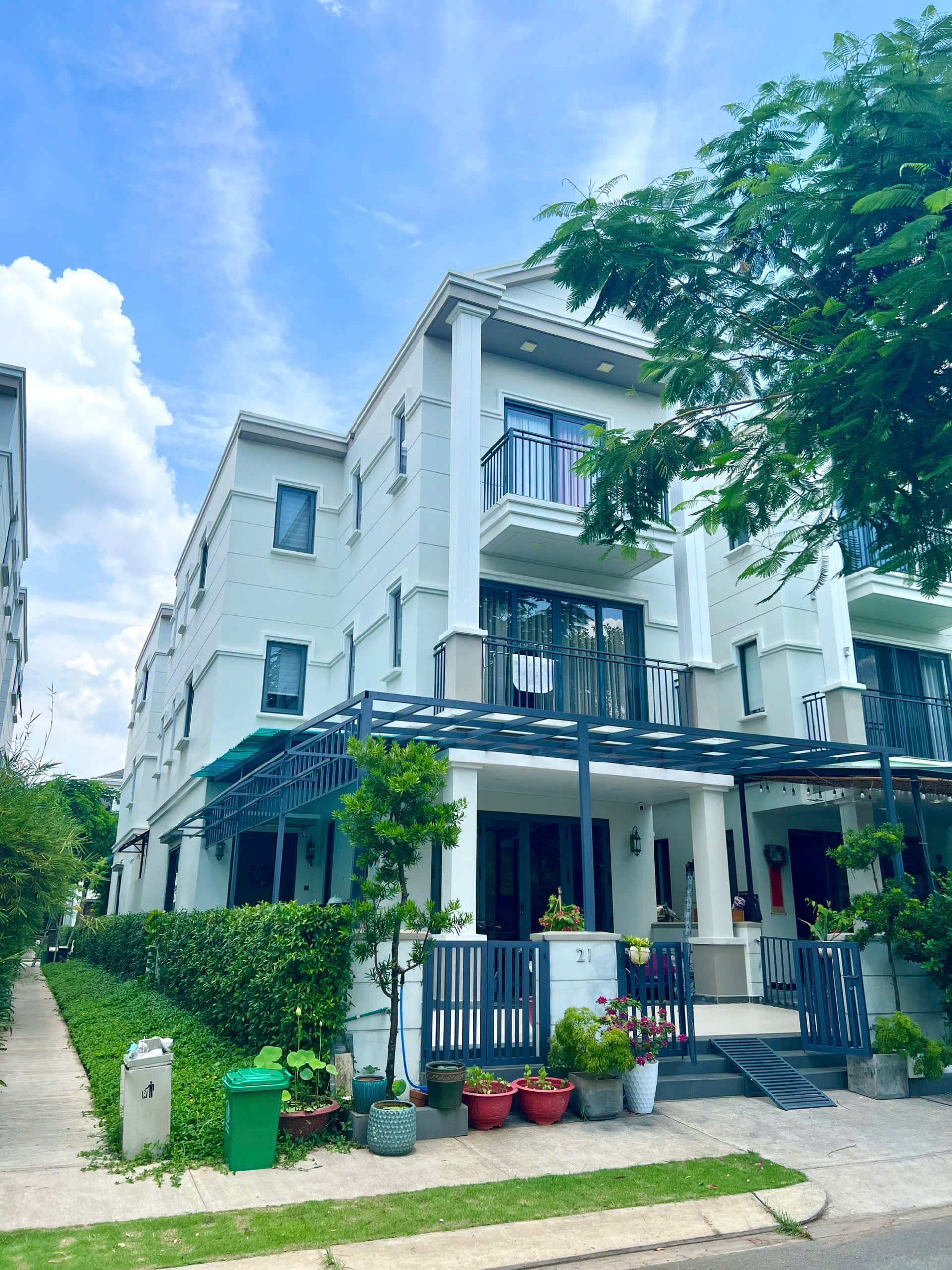 Garden townhouse for rent in Nine South Nguyen Huu Tho, Nha Be corner apartment with 4 fully furnished bedrooms 3