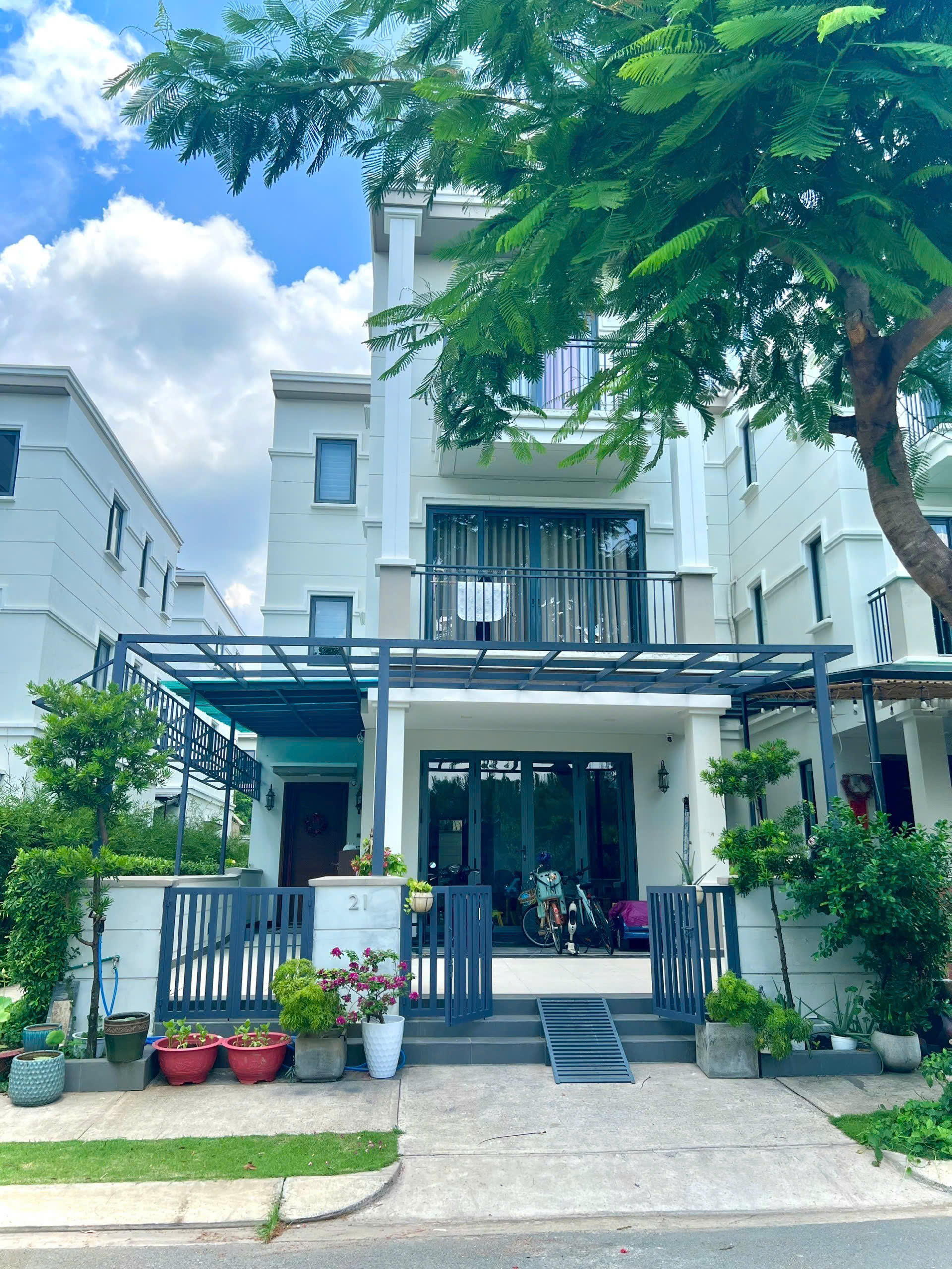 Garden townhouse for rent in Nine South Nguyen Huu Tho, Nha Be corner apartment with 4 fully furnished bedrooms