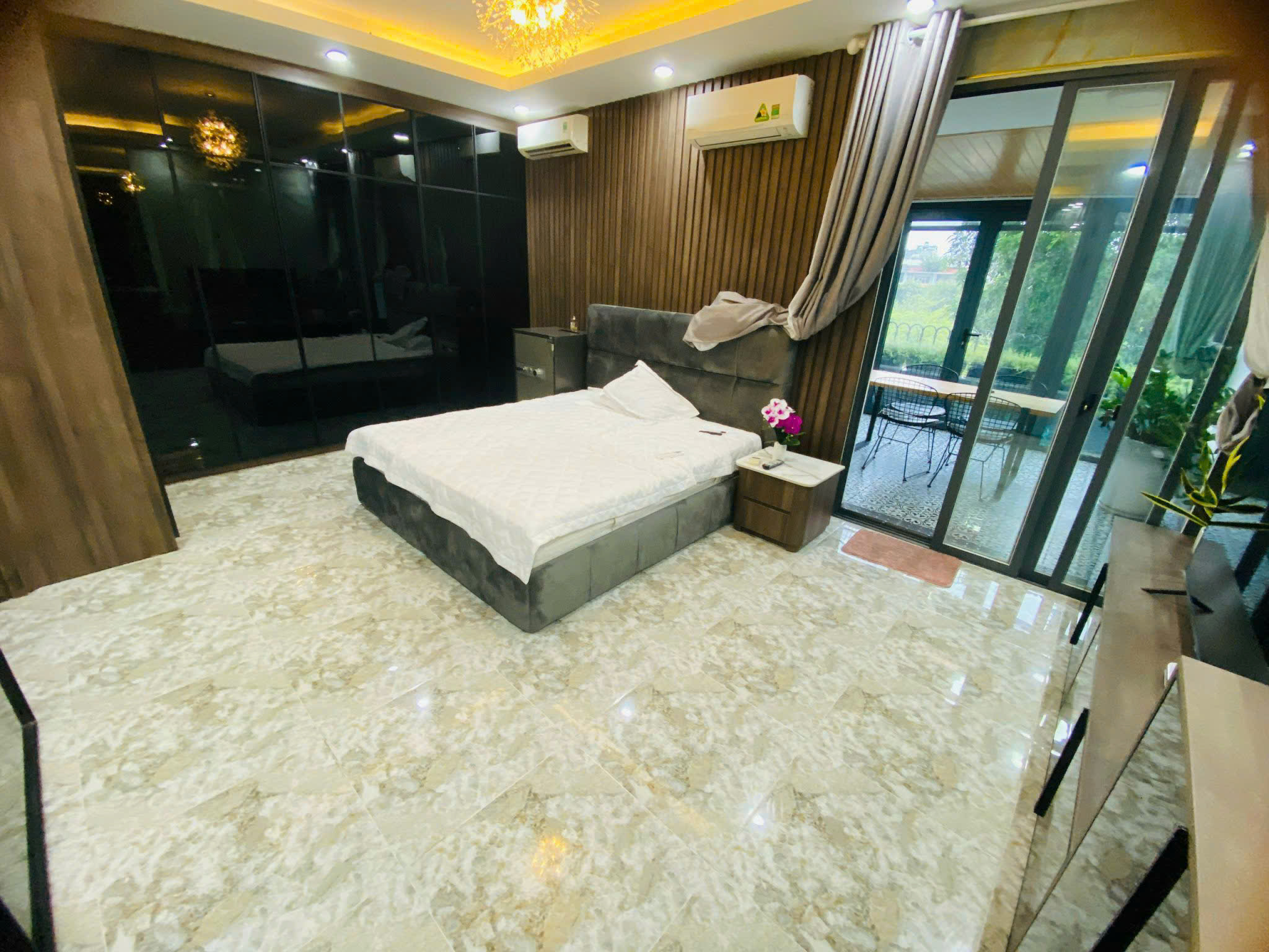 Sky Garden 1 garden house for sale, Phu My Hung, District 7 with 2 bedrooms, luxurious furniture, boulevard view 9