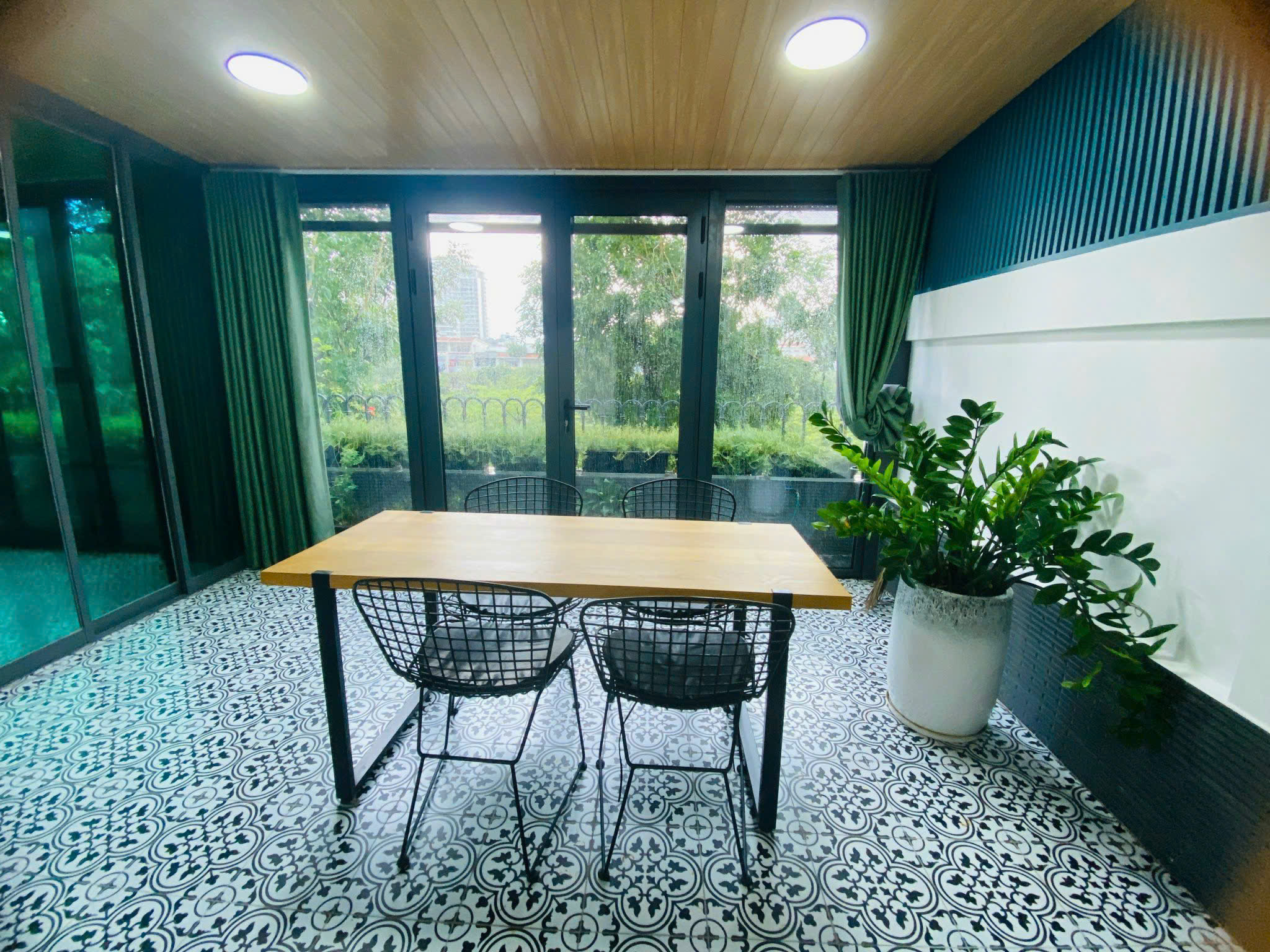 Sky Garden 1 garden house for sale, Phu My Hung, District 7 with 2 bedrooms, luxurious furniture, boulevard view 4
