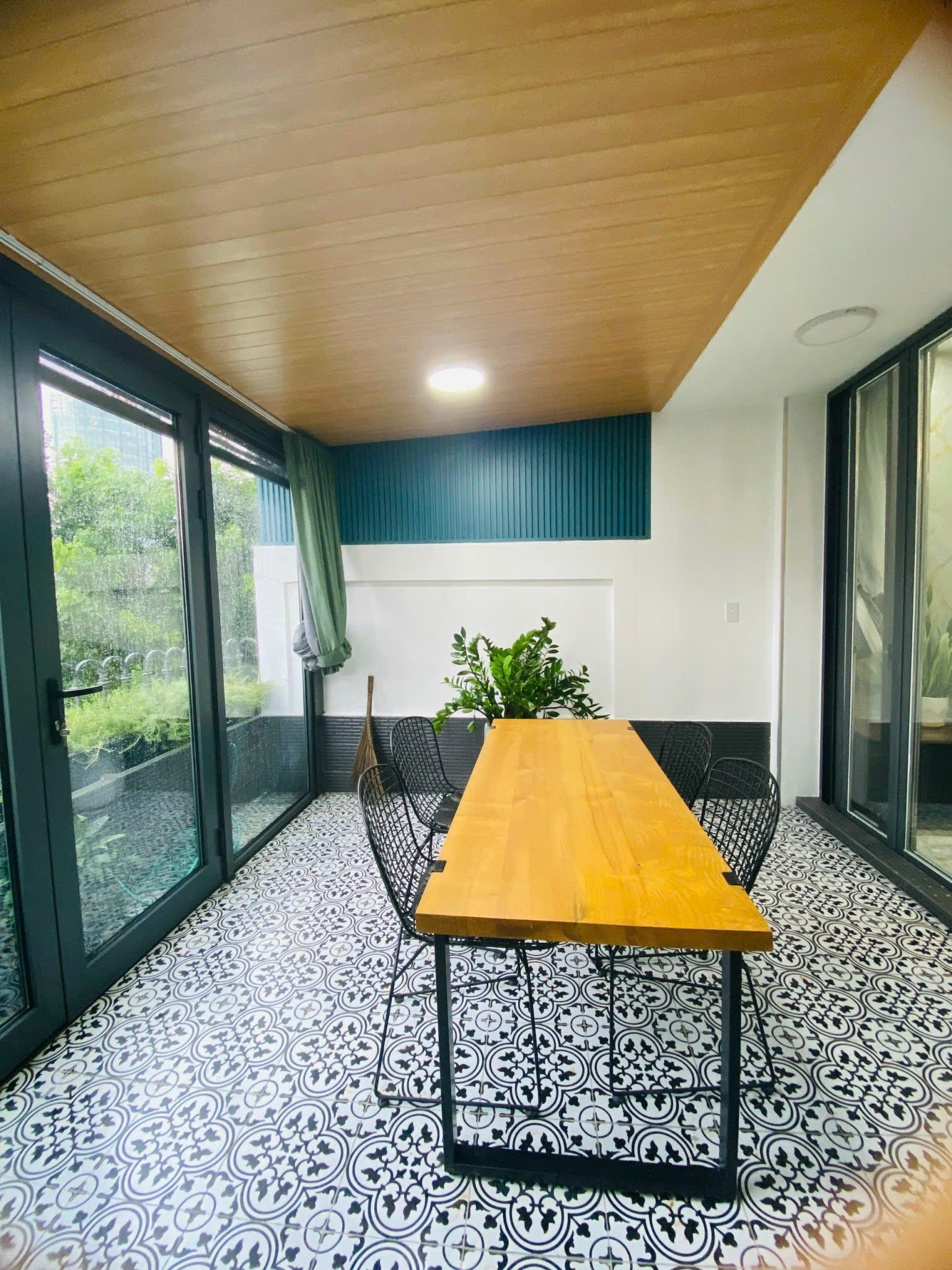 Sky Garden 1 garden house for sale, Phu My Hung, District 7 with 2 bedrooms, luxurious furniture, boulevard view 3