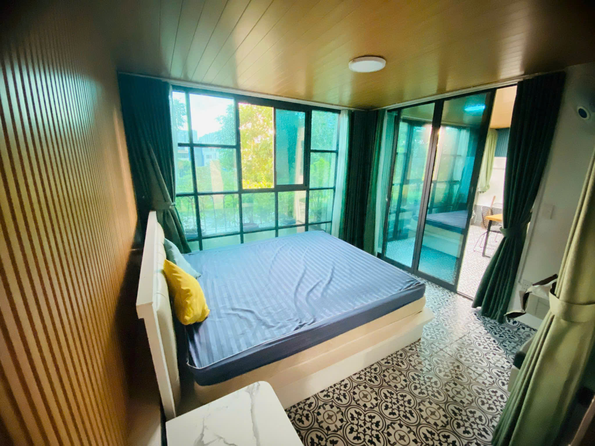 Sky Garden 1 garden house for sale, Phu My Hung, District 7 with 2 bedrooms, luxurious furniture, boulevard view 1