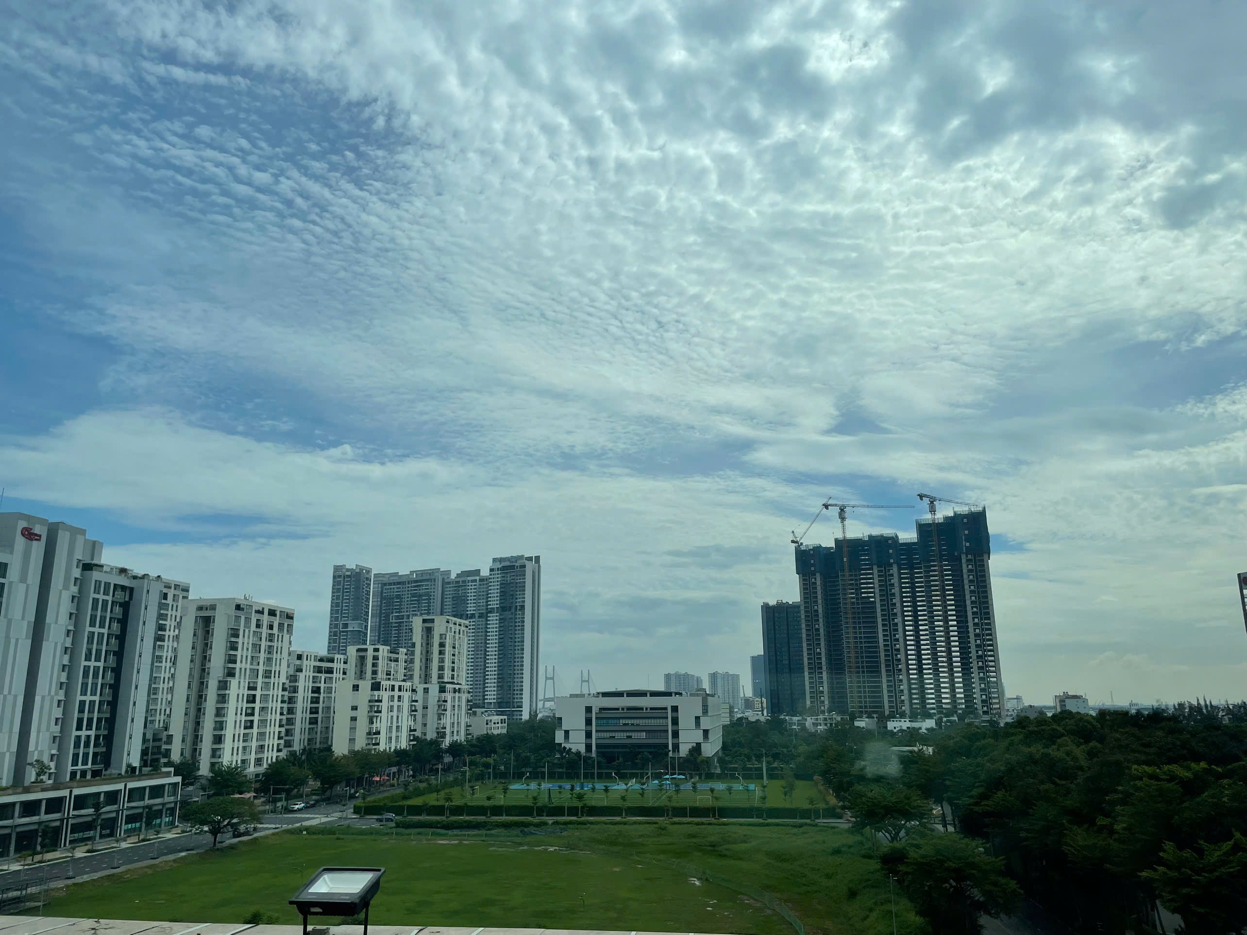 Officetel Golden King for rent at 15 Nguyen Luong Bang, Phu My Hung, District 7 with a width of 34m2, 5th floor 2